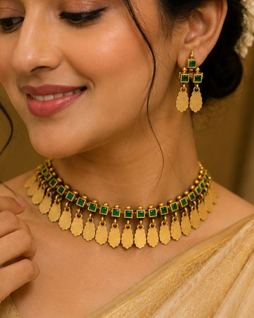 Gold Emerald Square Kemp Gold Ball Choker Necklace Set | ONK116