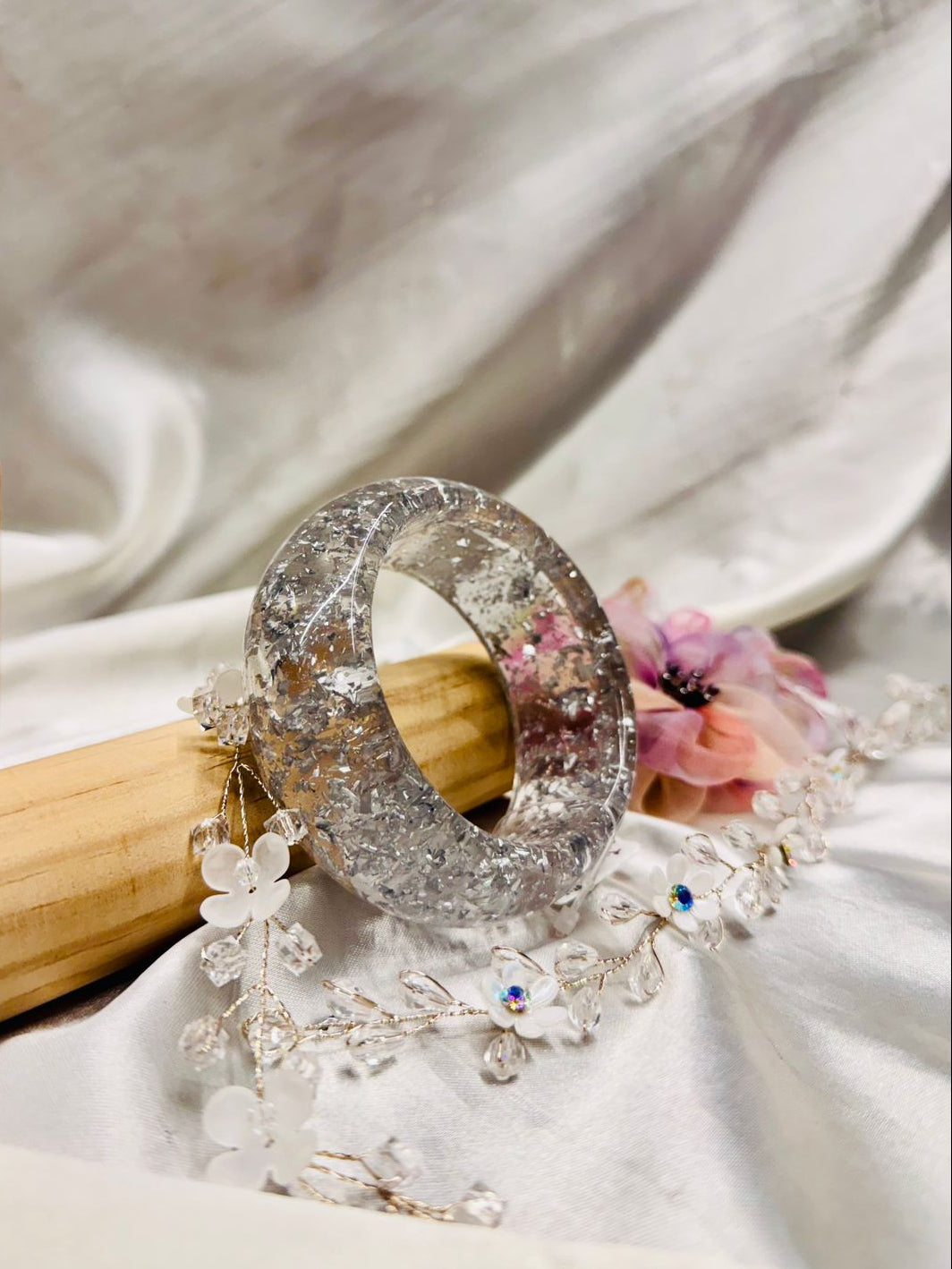 Handcrafted Gold Leaf Bangle – Trendy Resin Jewellery for Women,llb316