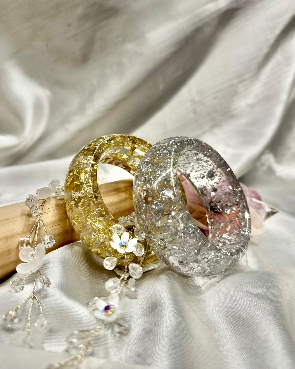 Handcrafted Gold Leaf Bangle – Trendy Resin Jewellery for Women,llb316