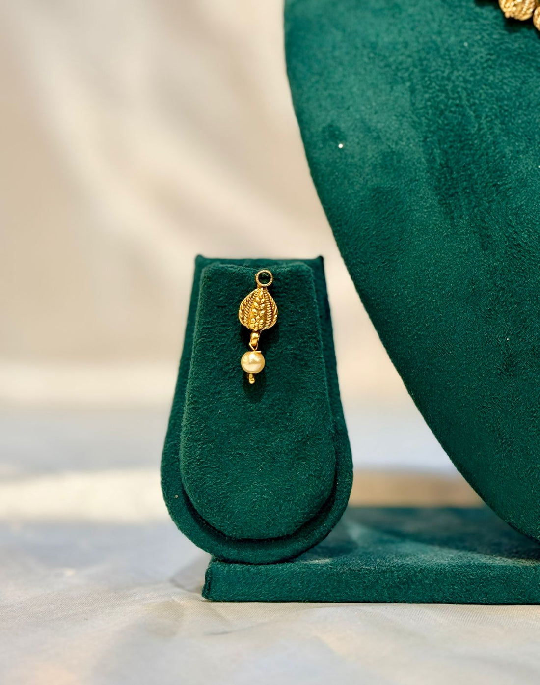Antique Gold Leaf Motif Necklace & Pearl Drop Earring Set | llb068