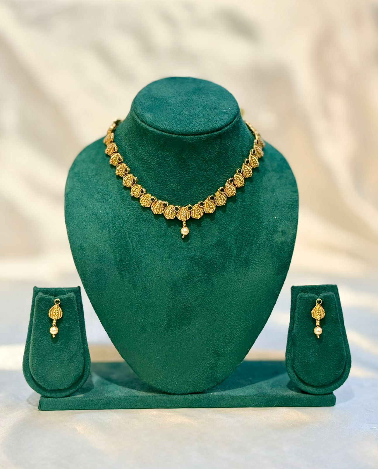 Antique Gold Leaf Motif Necklace & Pearl Drop Earring Set | llb068