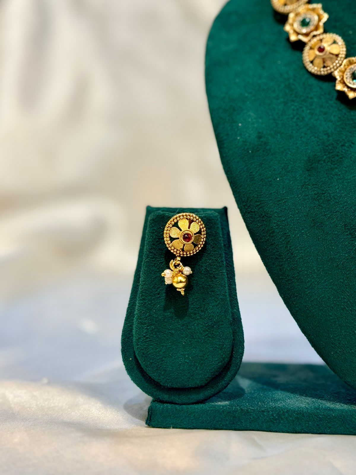 Antique Gold Floral Disc Ruby Emerald Necklace & Pearl Drop Earring Set | llb082