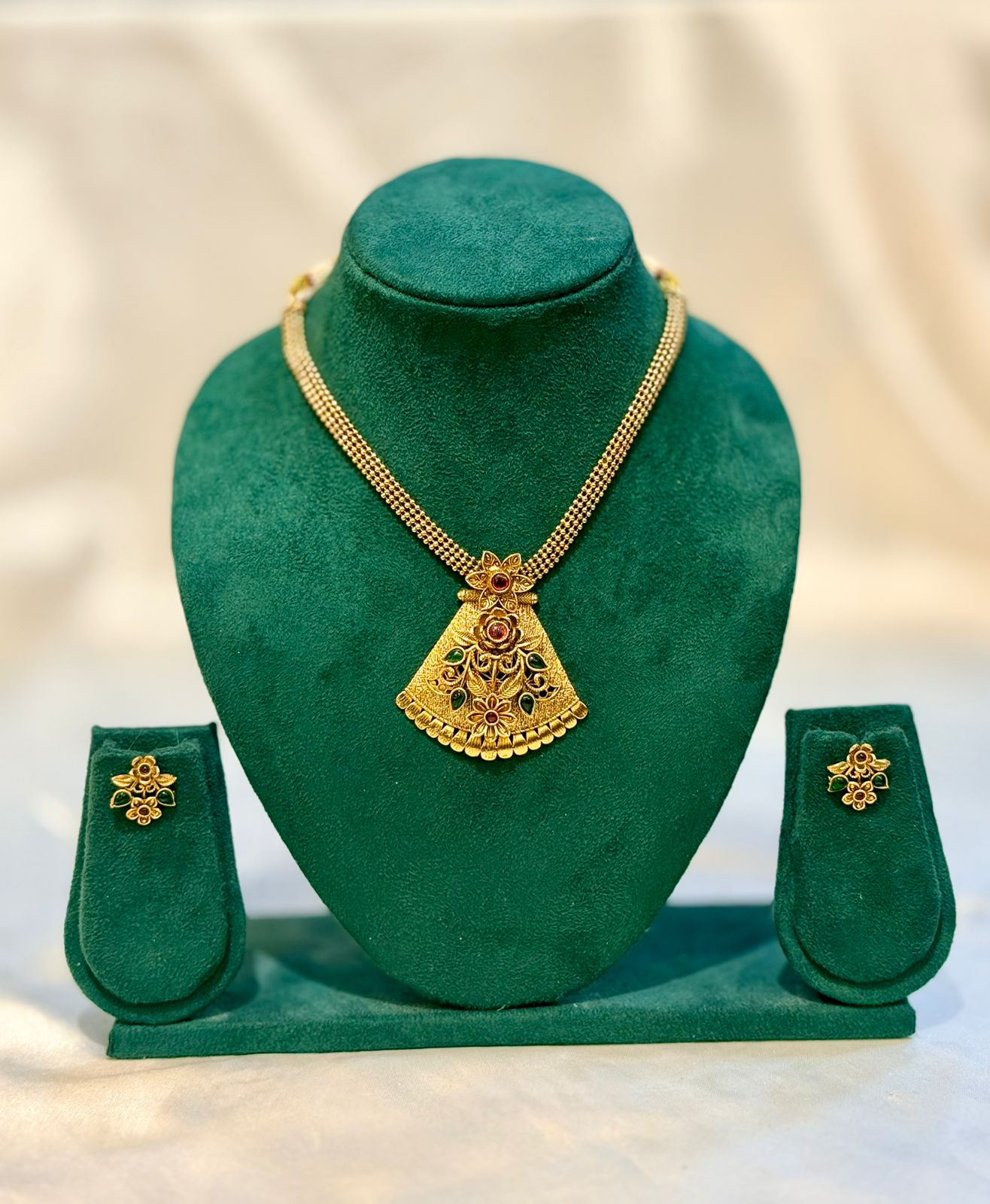 Antique Gold Floral Fan Pendant Triple Chain Necklace & Stud Earring Set | llb083