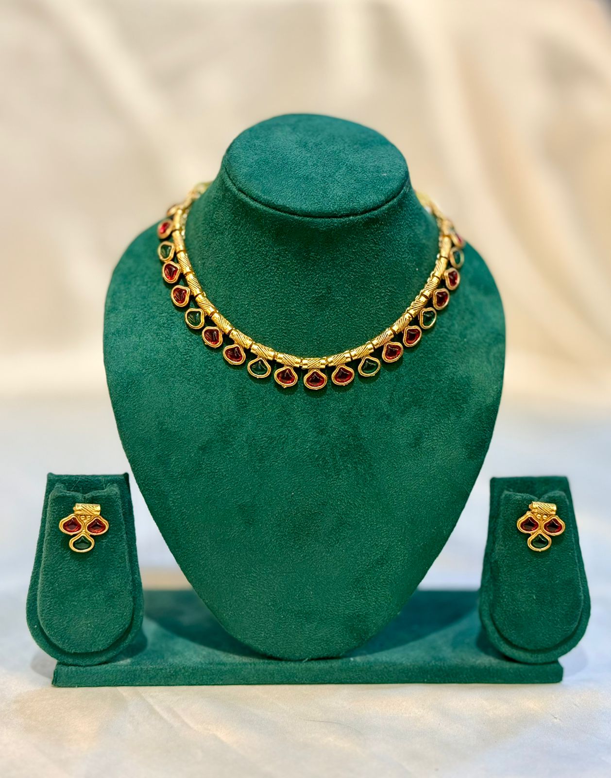 Antique Gold Ruby Emerald Kundan Teardrop Choker Necklace & Stud Earring Set | llb085