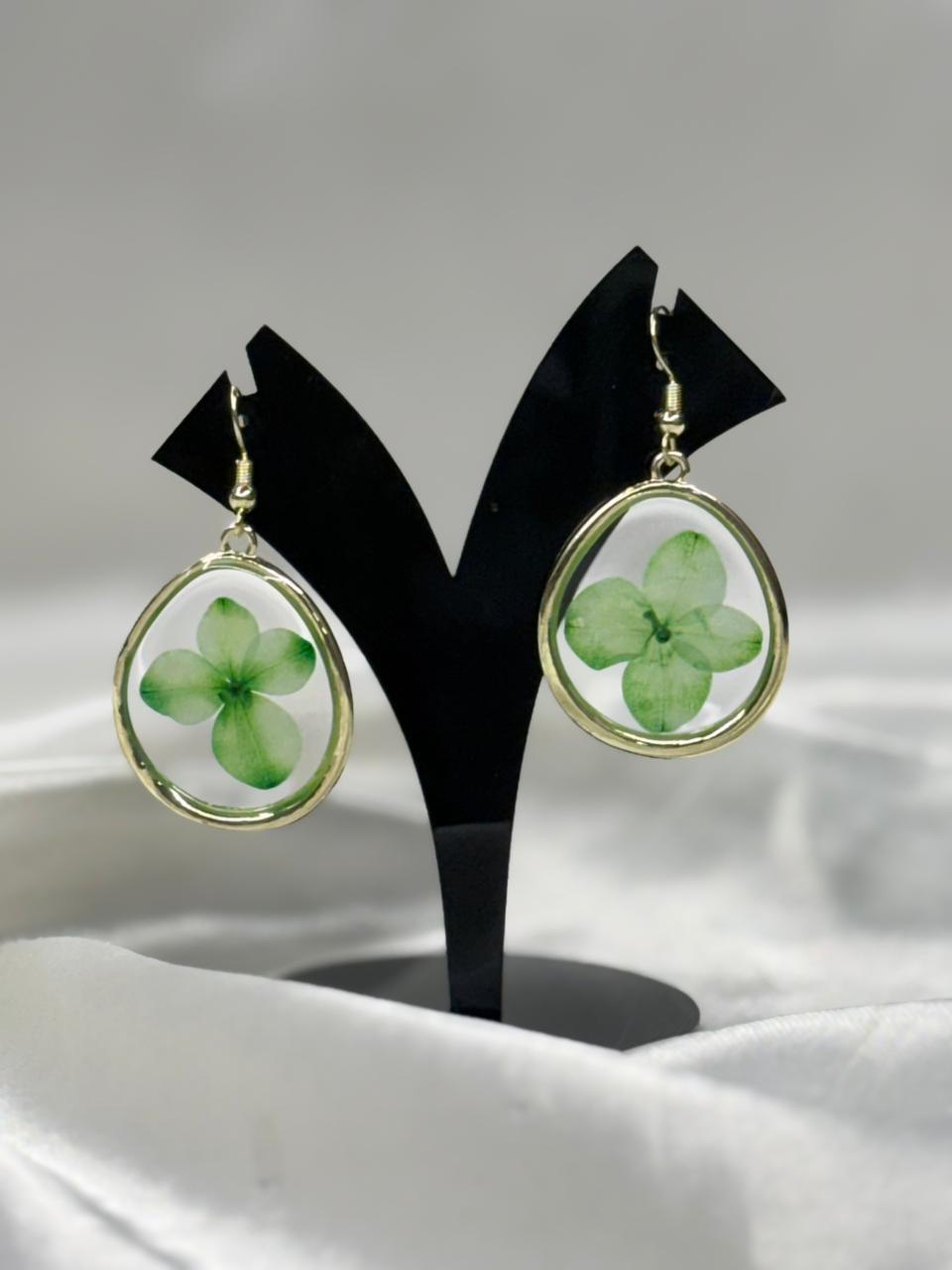 western look earring .llb579