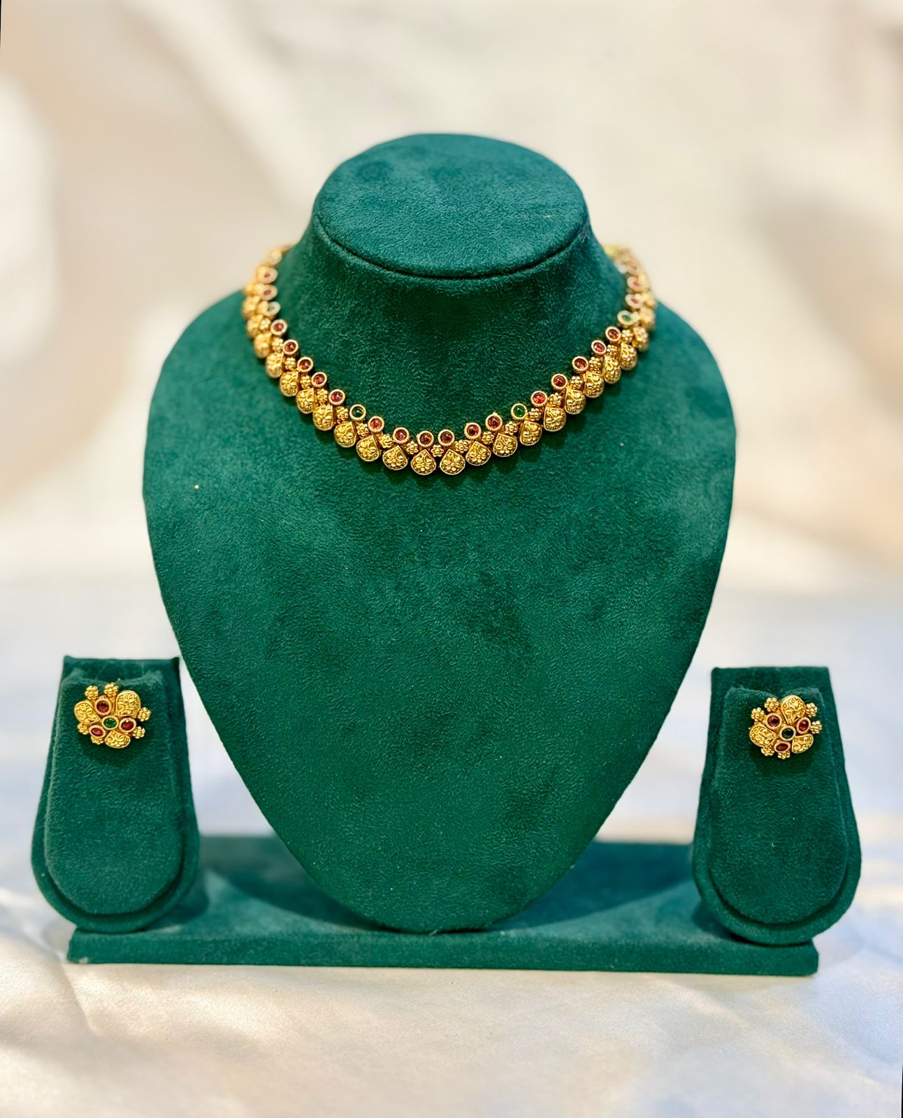 Antique Gold Ruby Emerald Floral Cluster Choker Necklace & Stud Earring Set | llb096