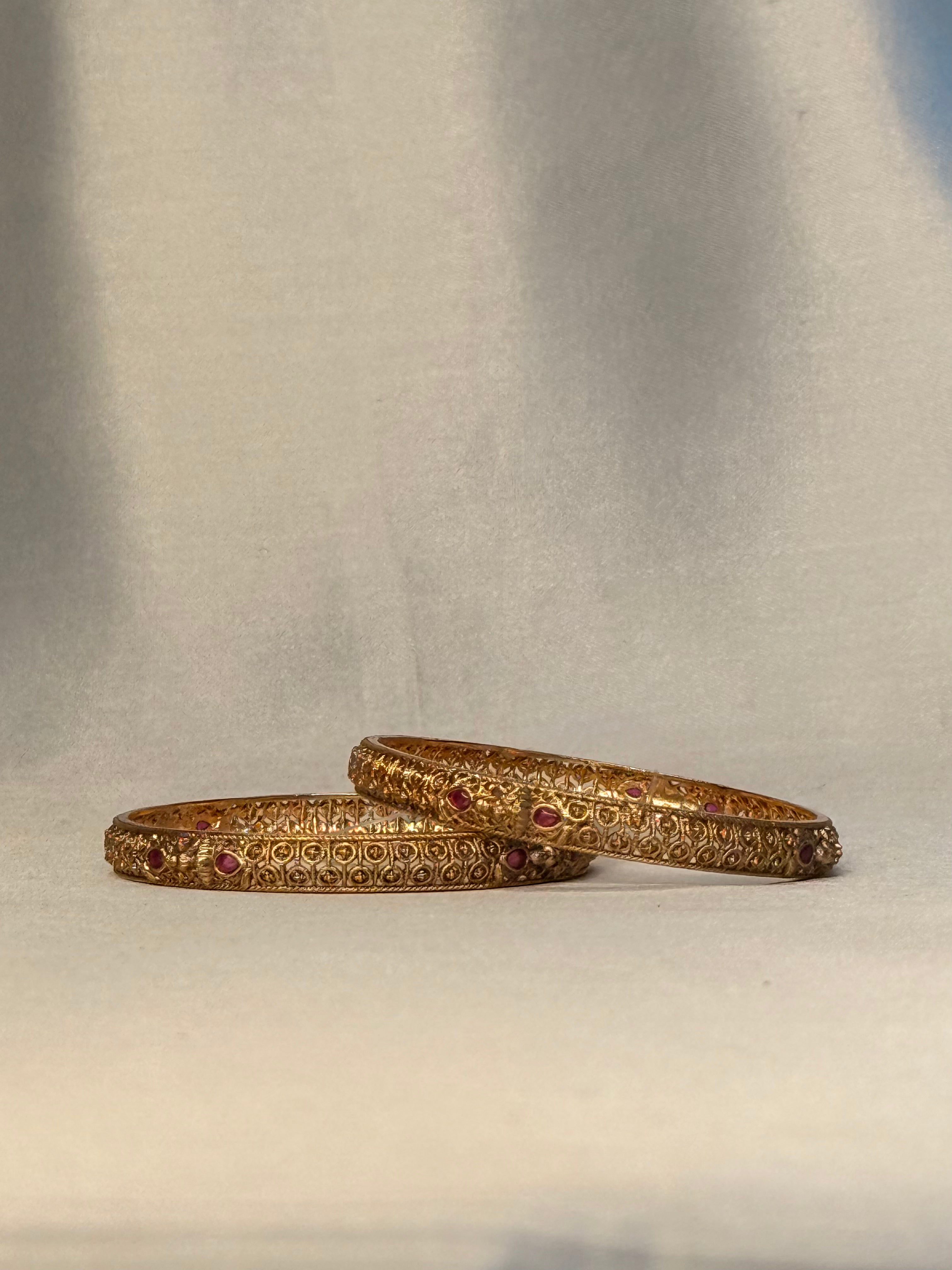 Antique Ruby Stone Bangle- 1 piece