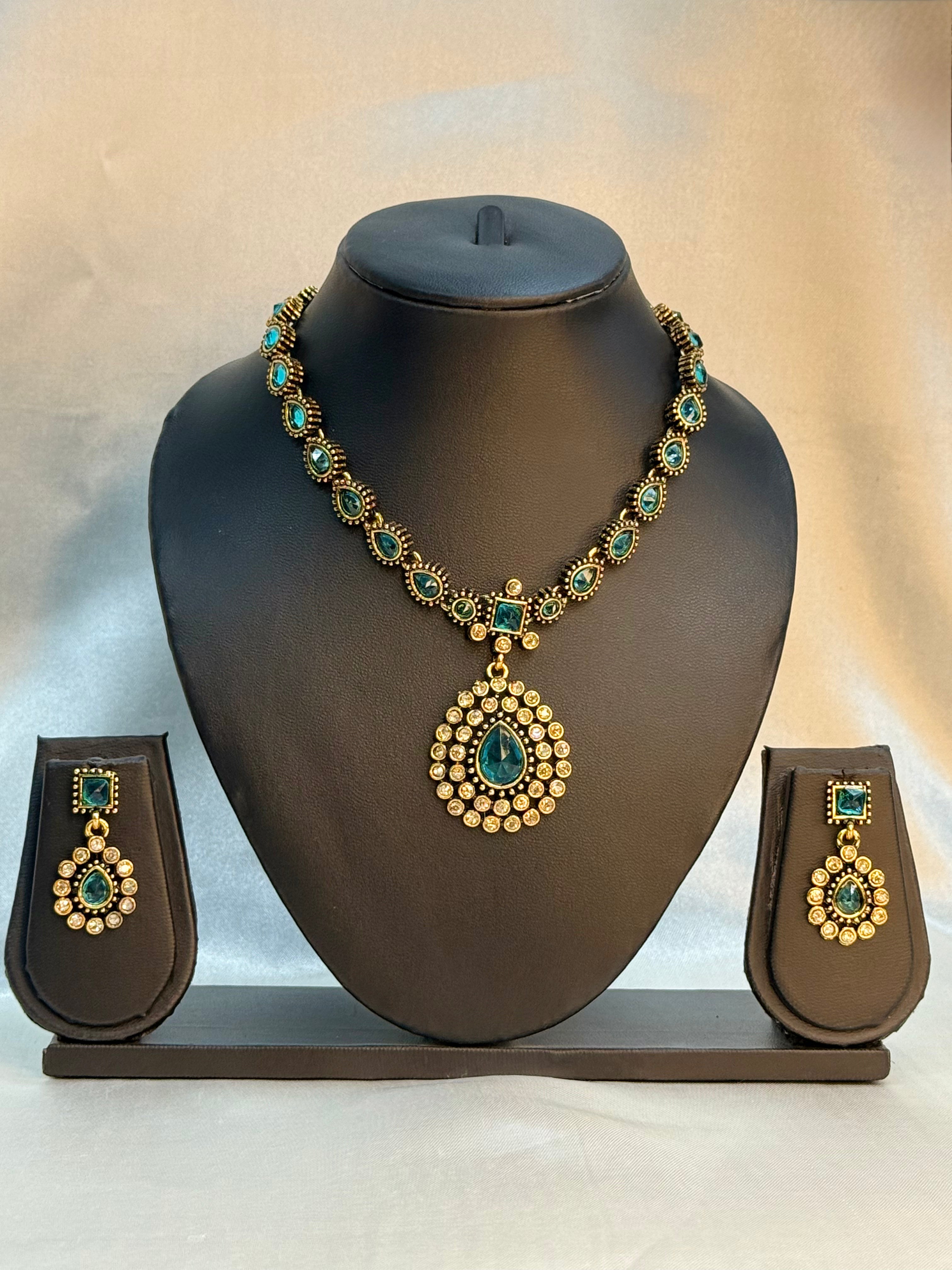 Anticlassic Necklace
