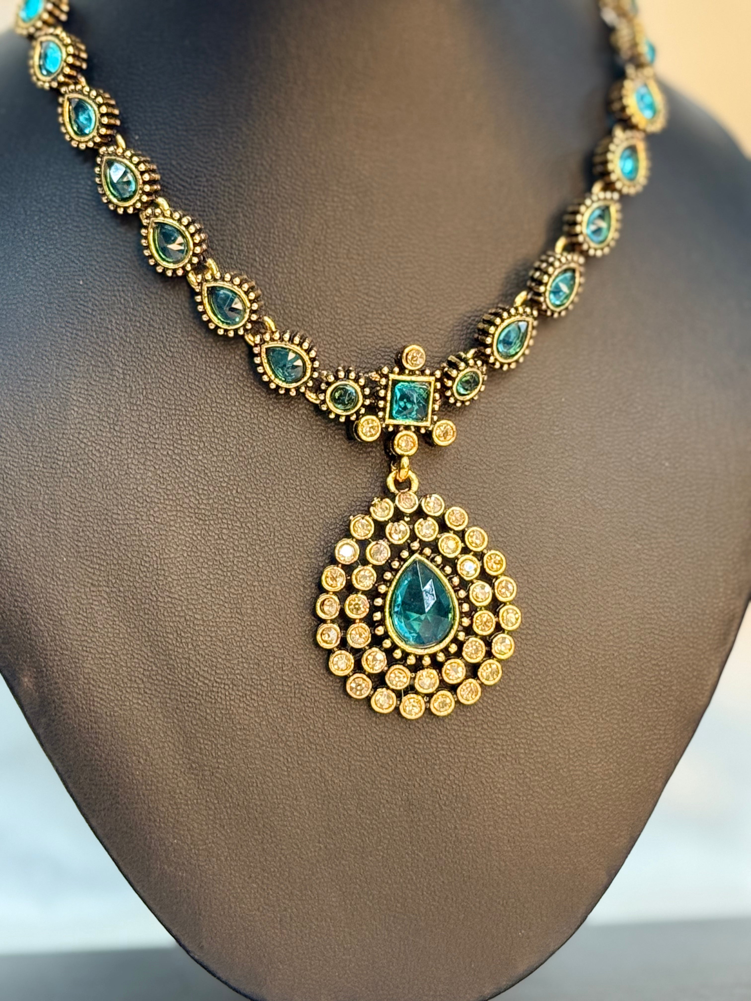Anticlassic Necklace