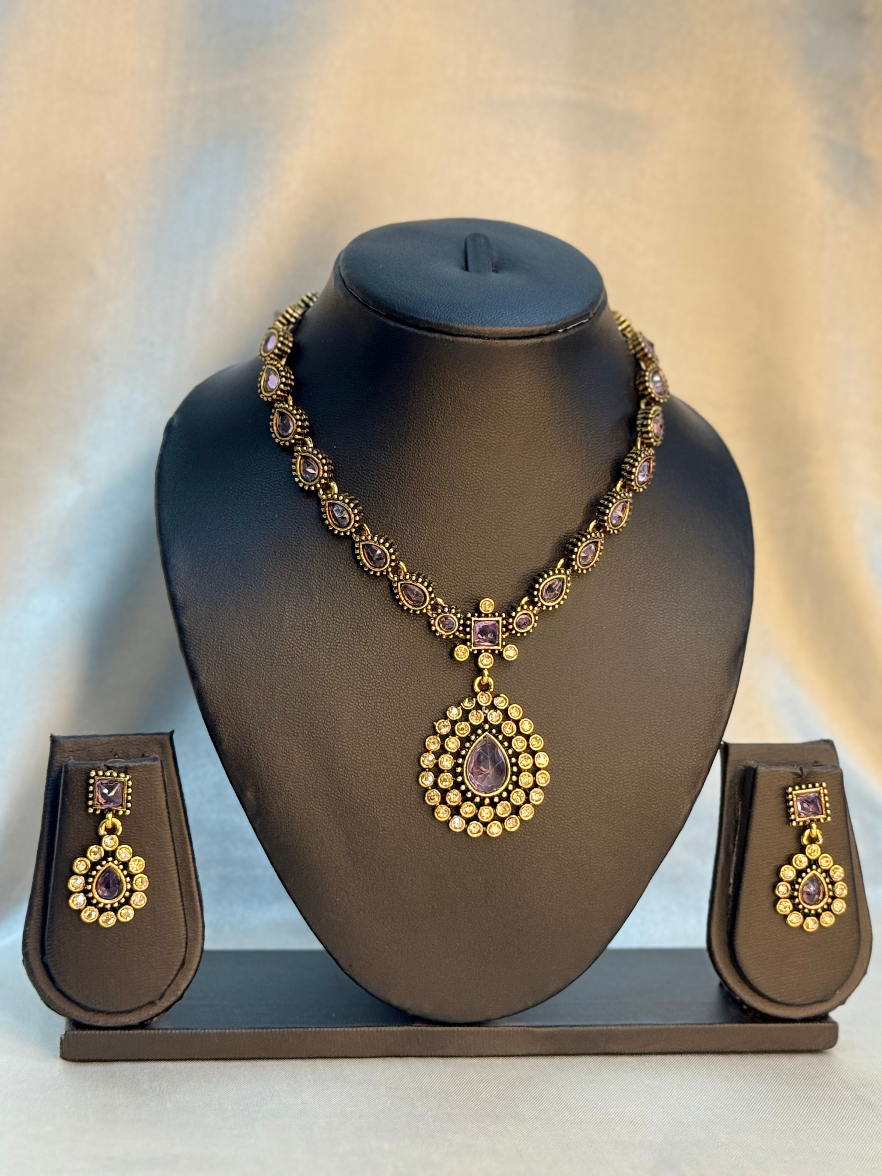 Anticlassic Necklace