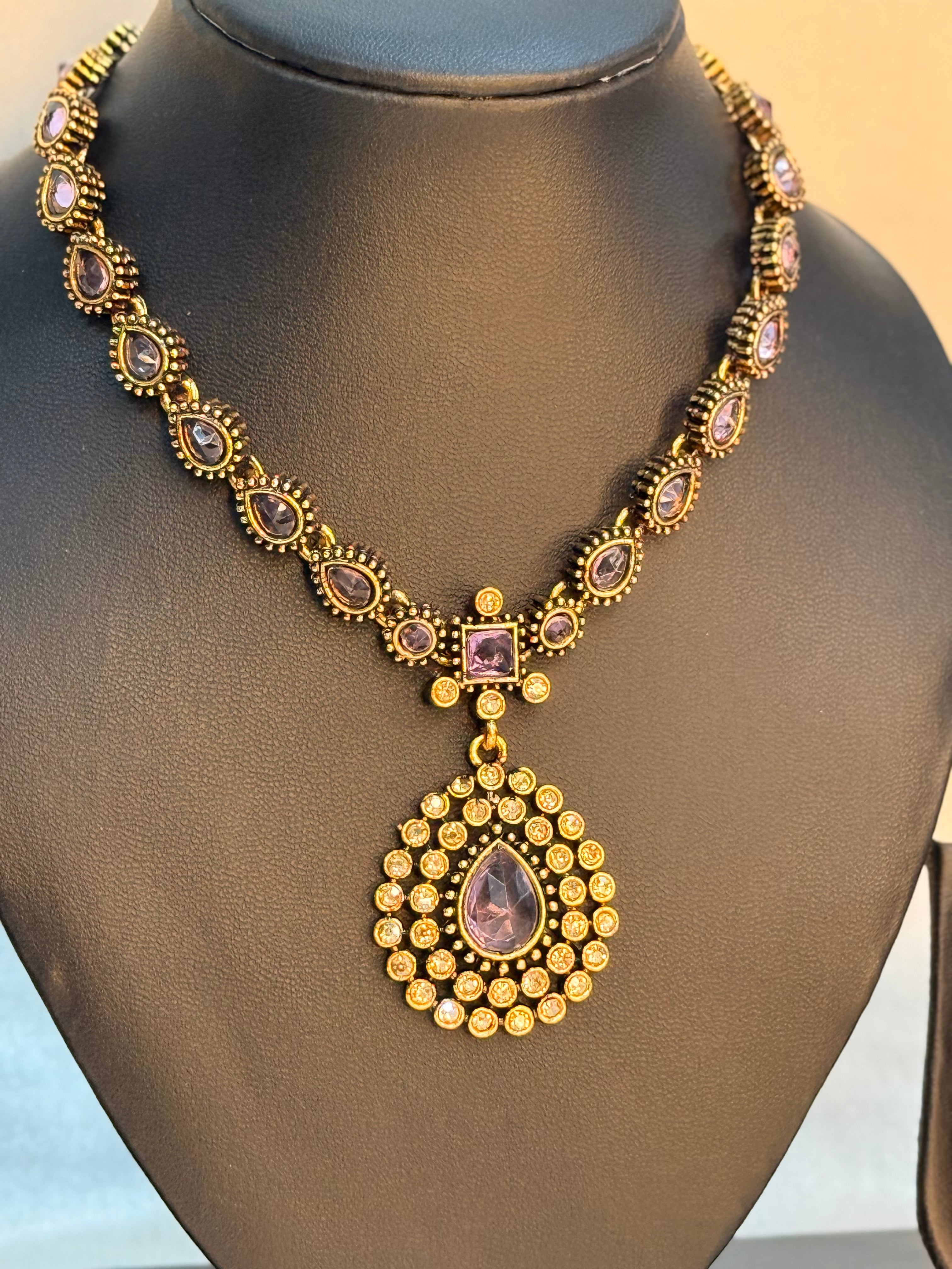 Anticlassic Necklace