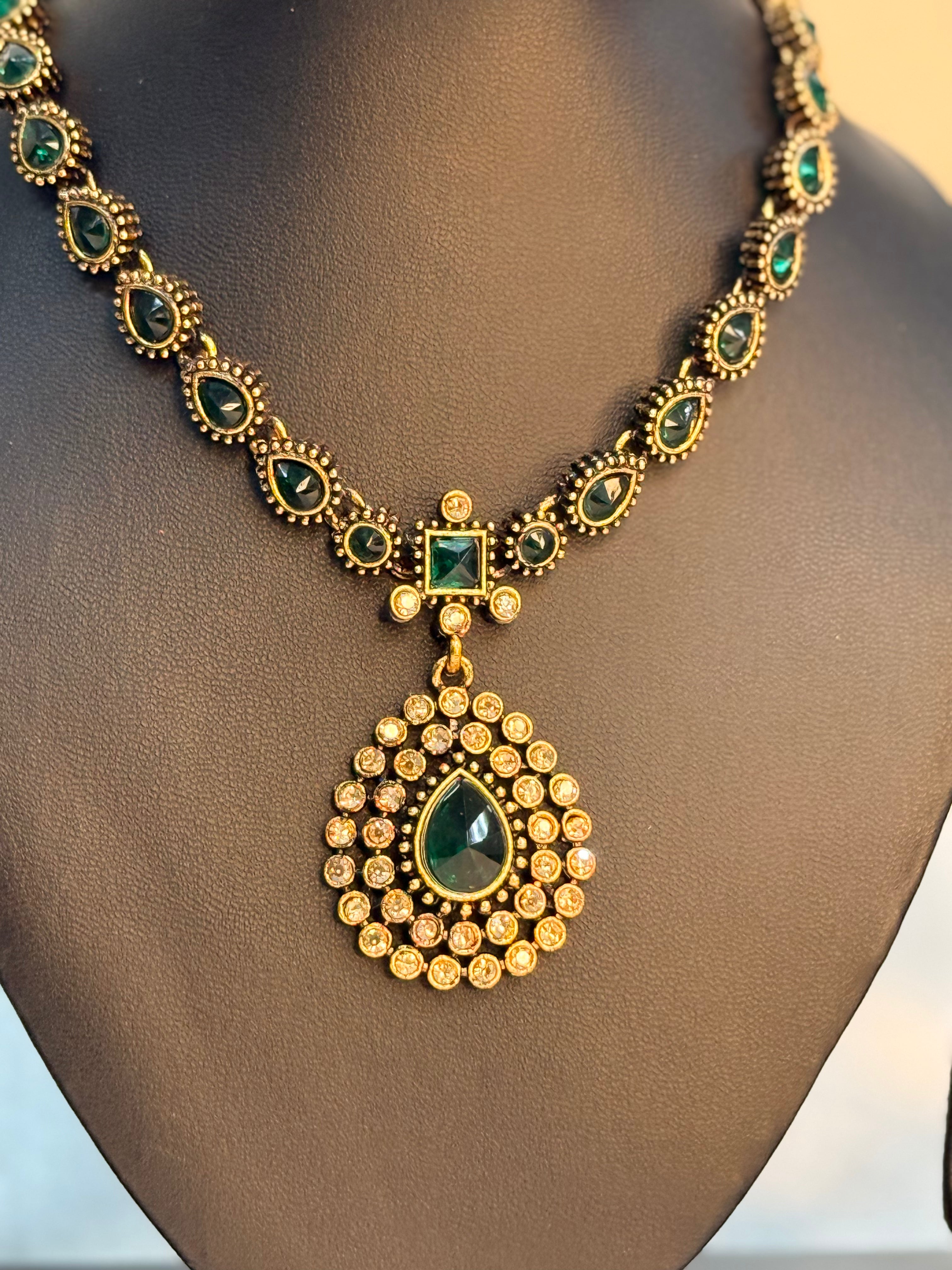 Anticlassic Necklace