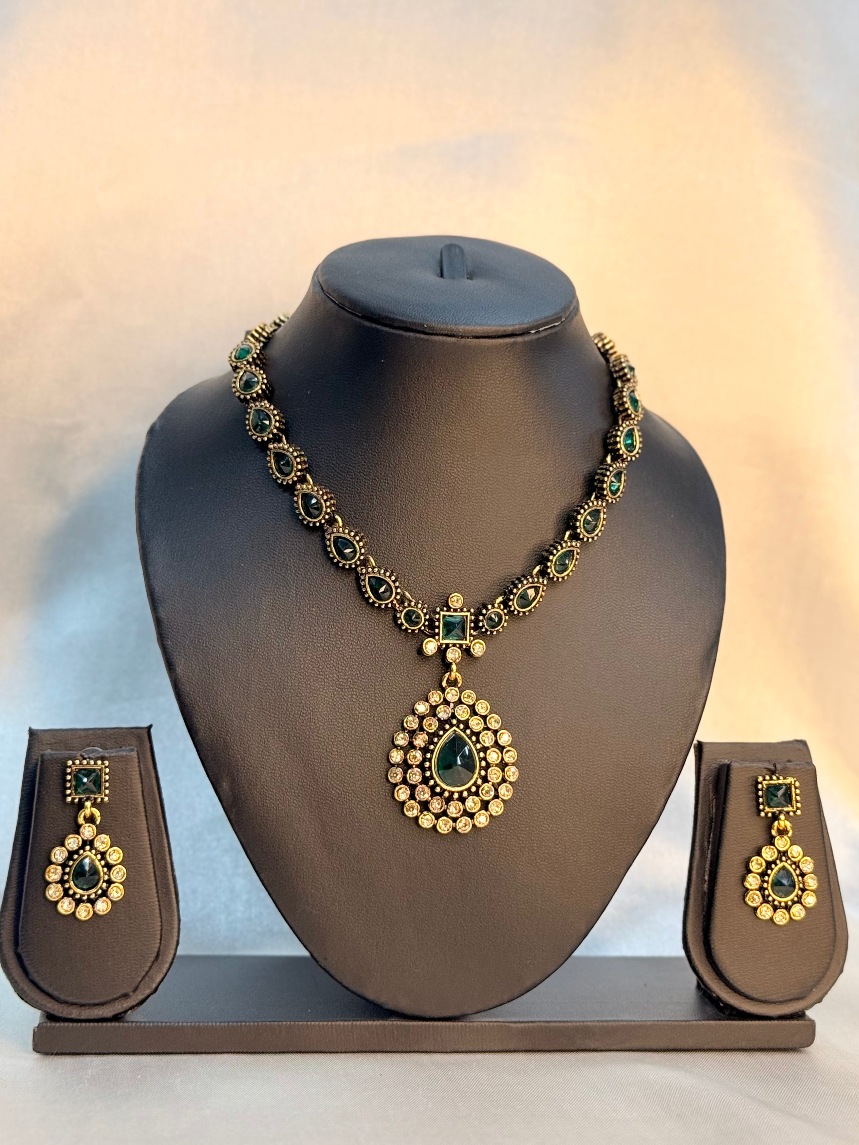 Anticlassic Necklace