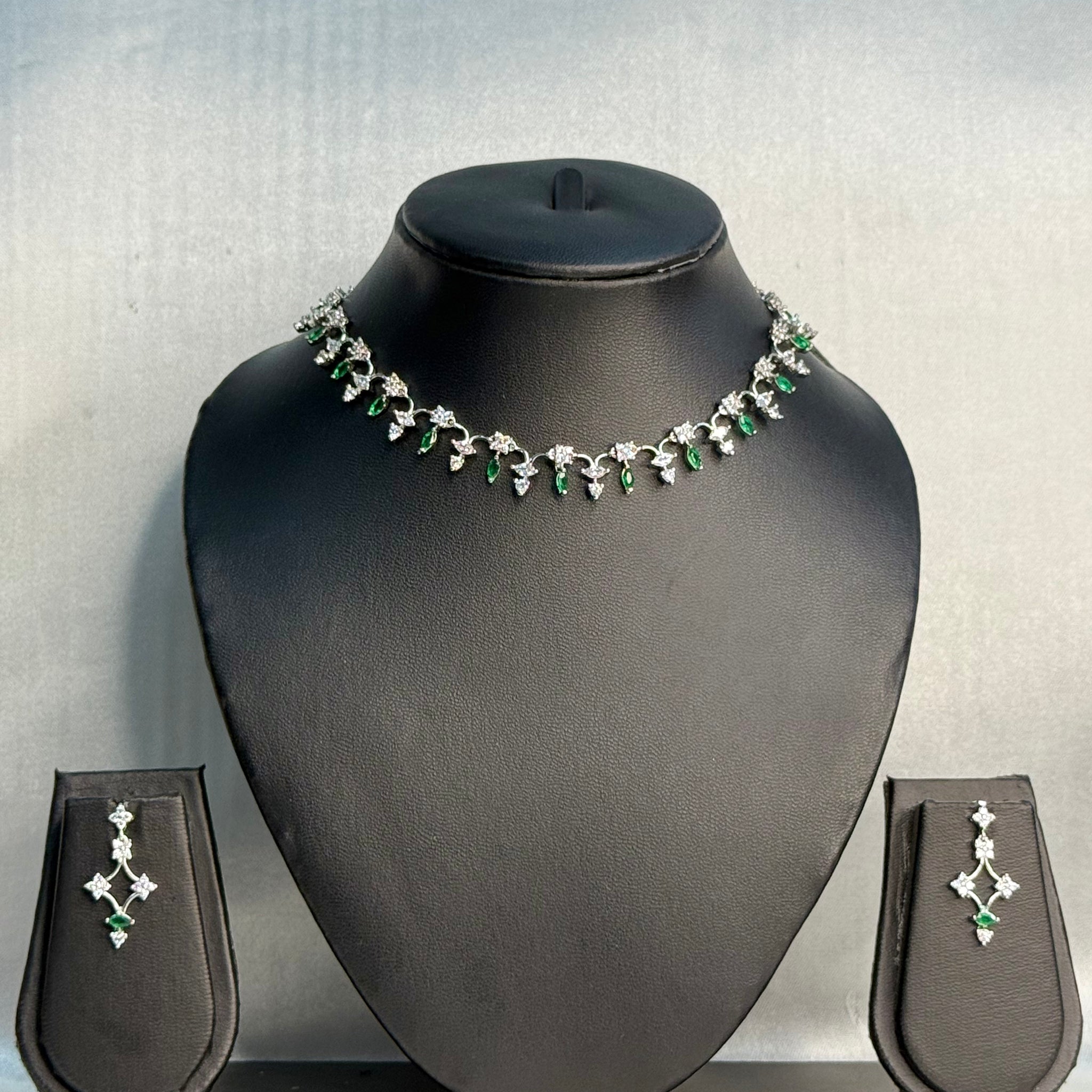 Emerald Whisper Necklace | LB102
