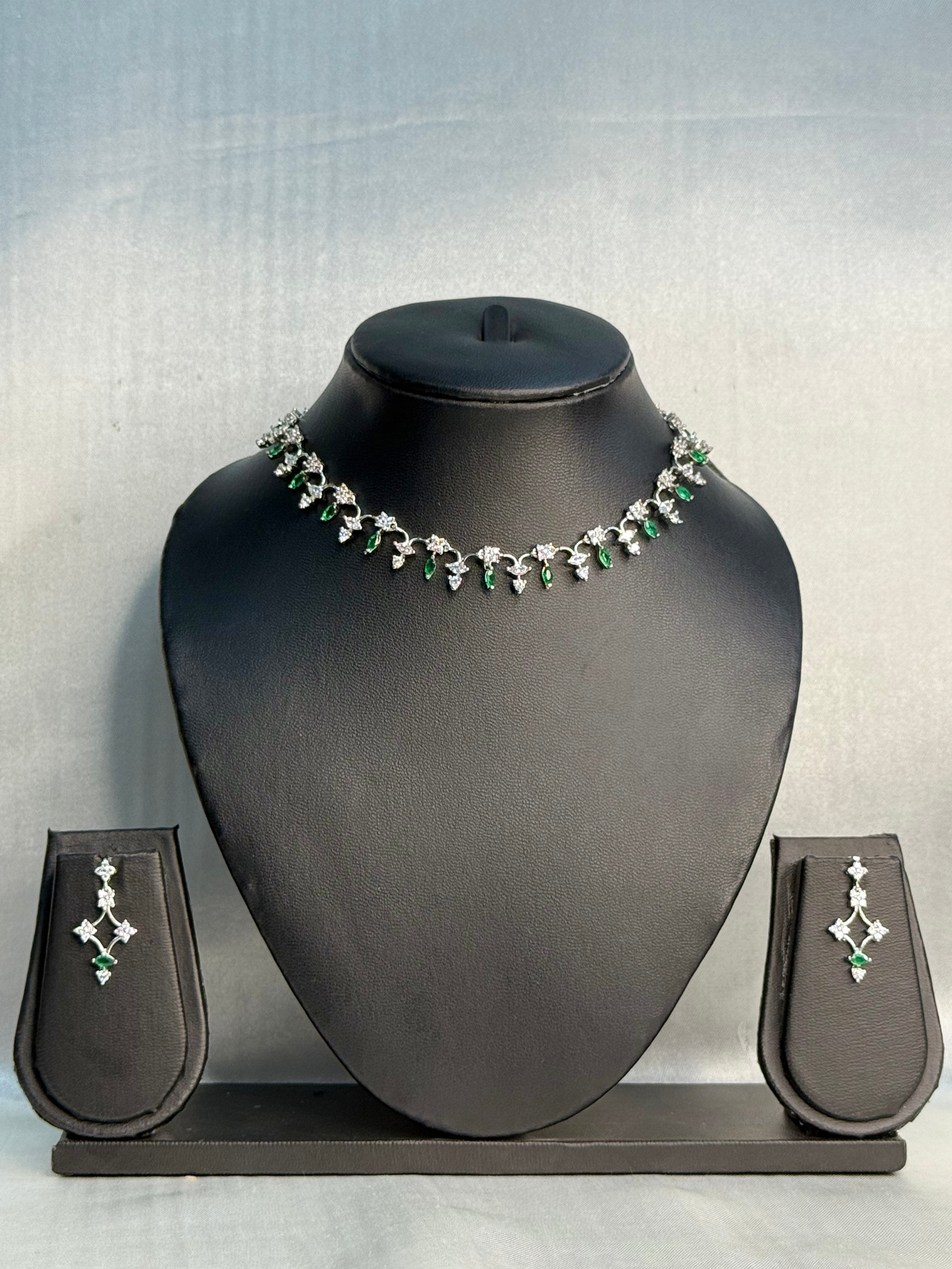 Emerald Whisper Necklace | LB102