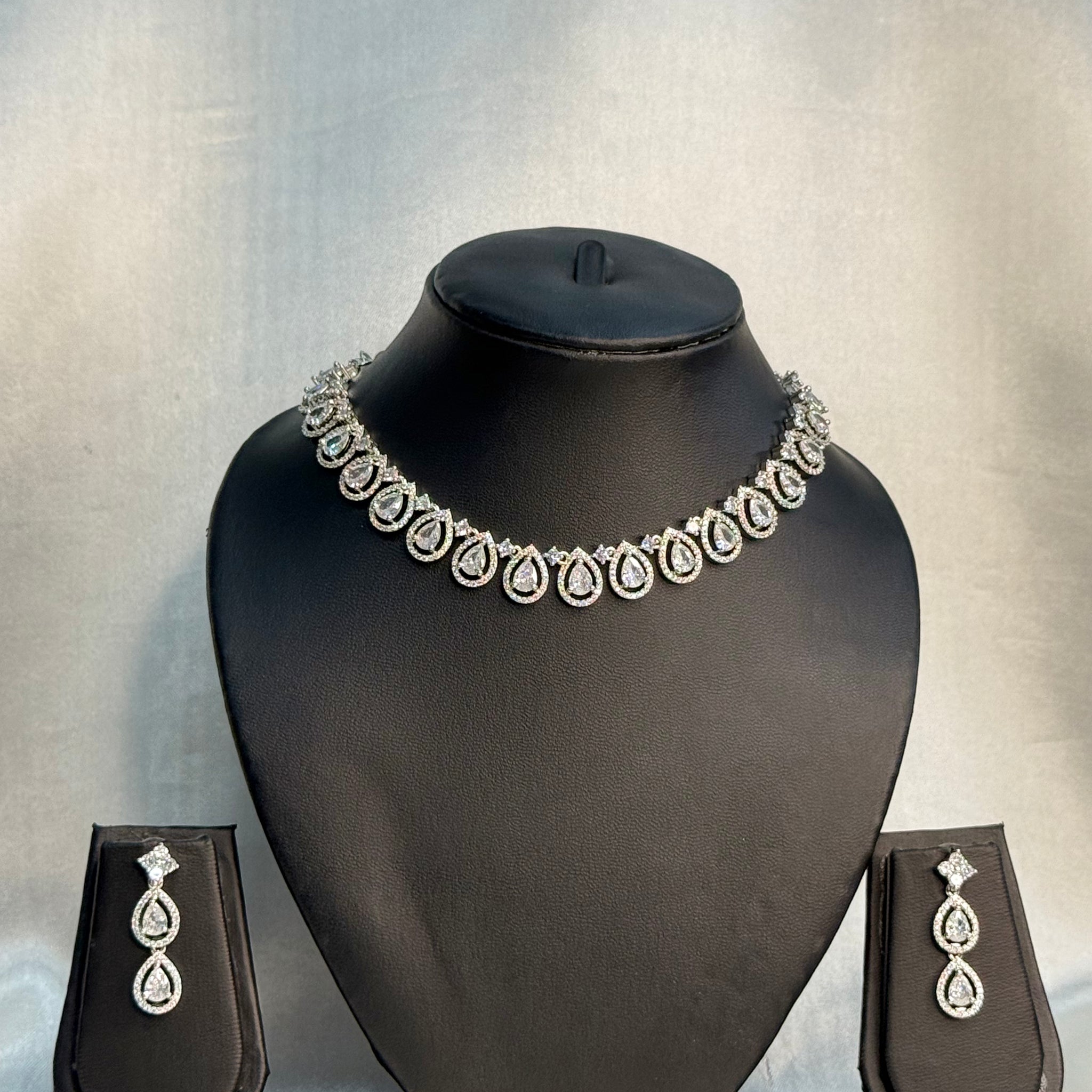 Pearluxe Spark Necklace | LB107