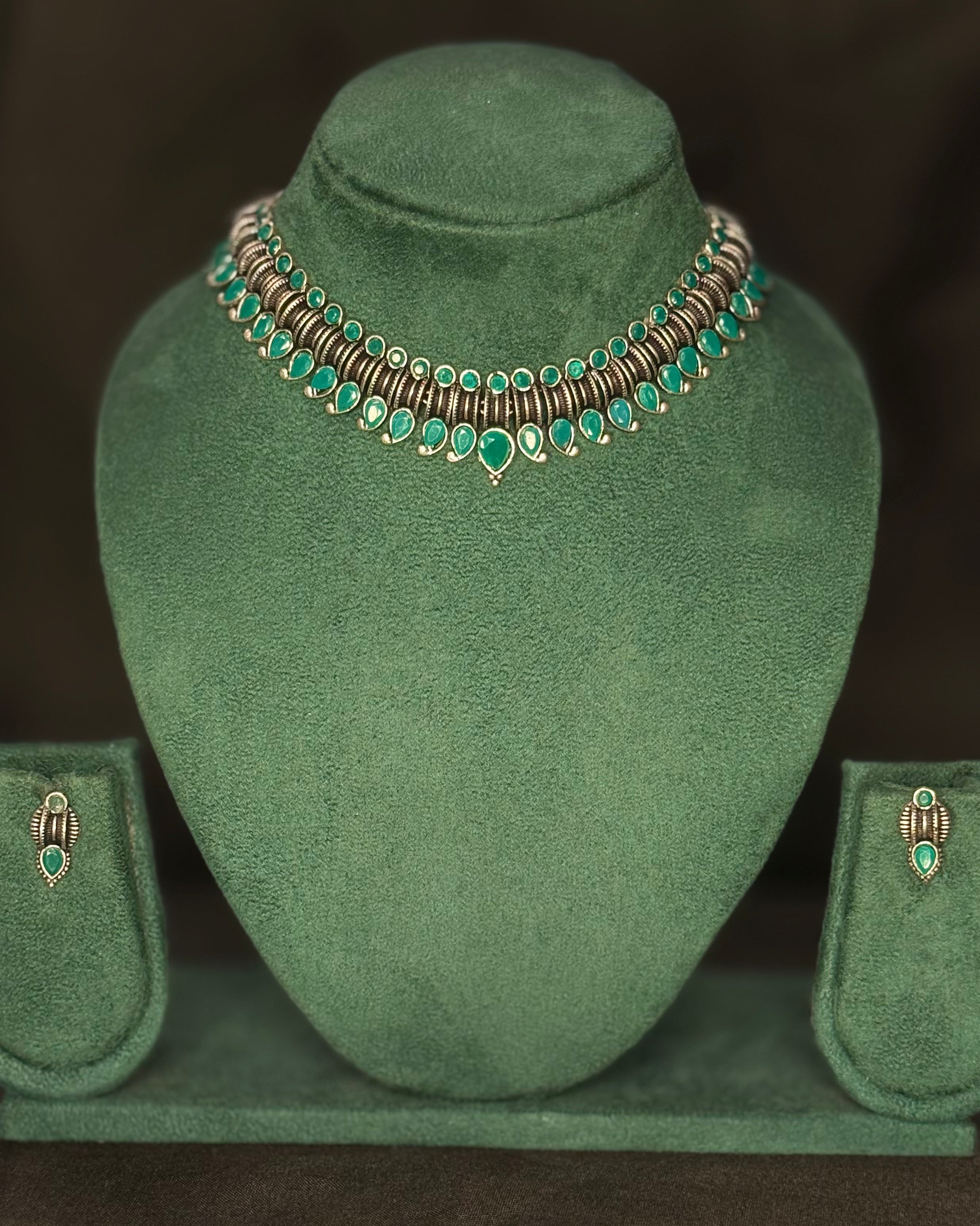 Black Metal Necklace Set with Green Stone | L14928