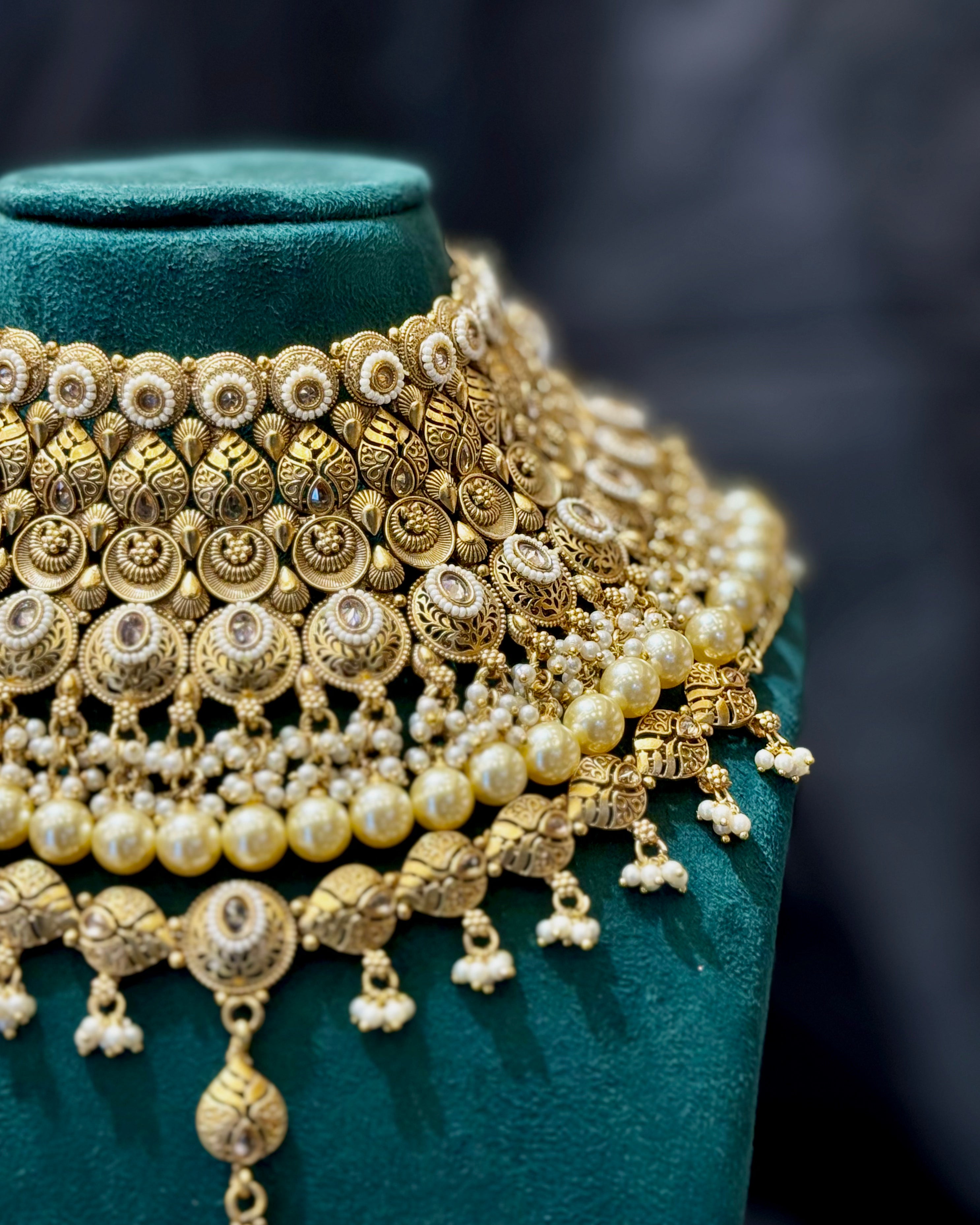 Traditional Bridal Jewellery Set with Pearl Beads and Gold-Tone Pendant | L8238