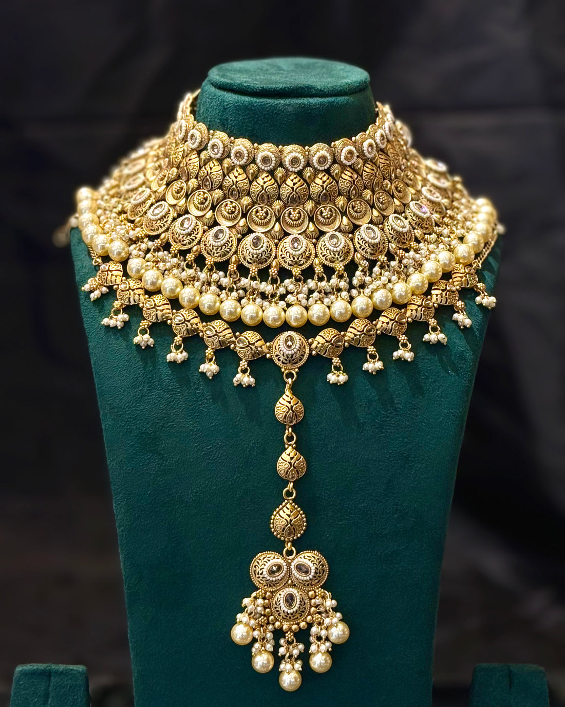 Traditional Bridal Jewellery Set with Pearl Beads and Gold-Tone Pendant | L8238
