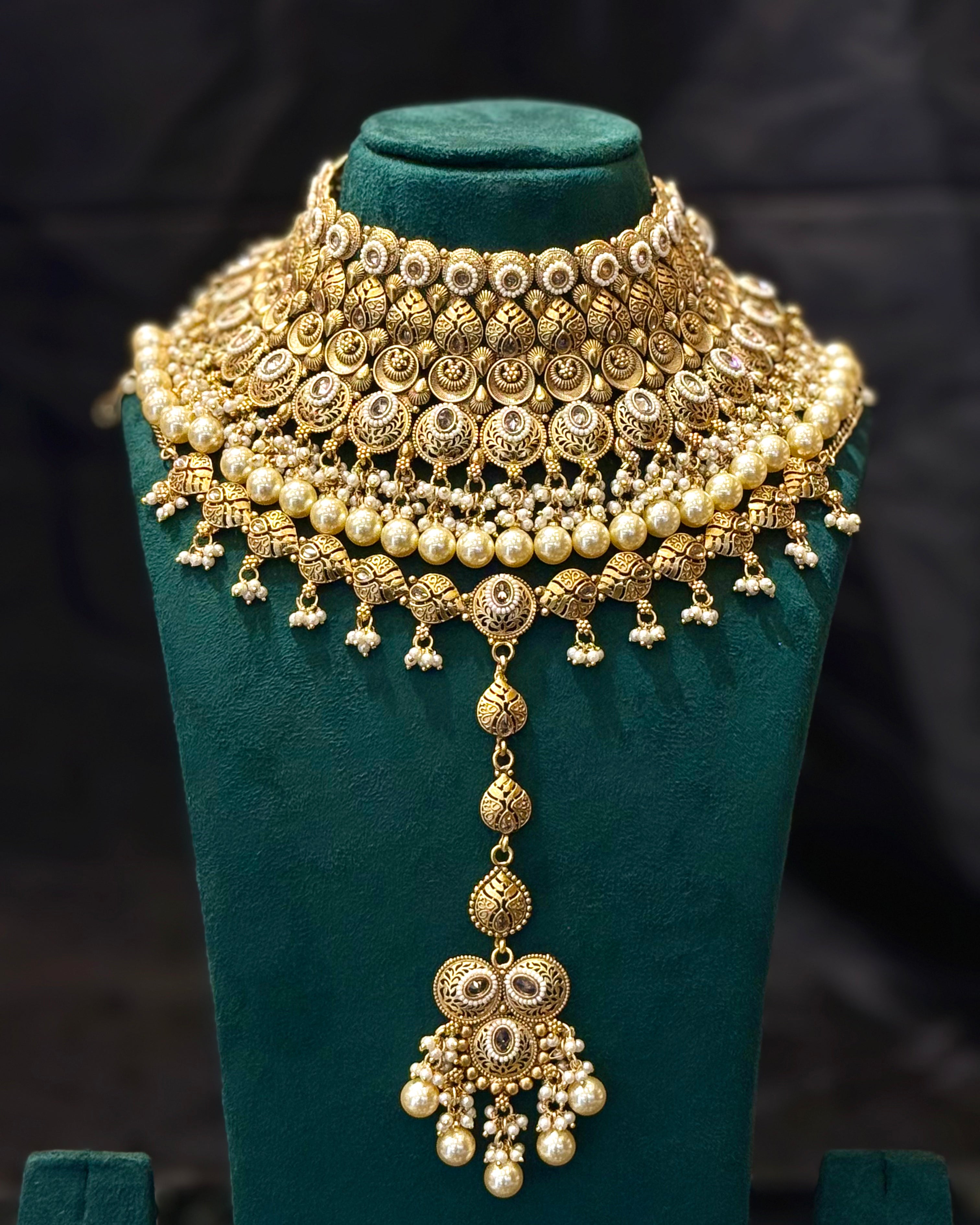 Traditional Bridal Jewellery Set with Pearl Beads and Gold-Tone Pendant | L8238