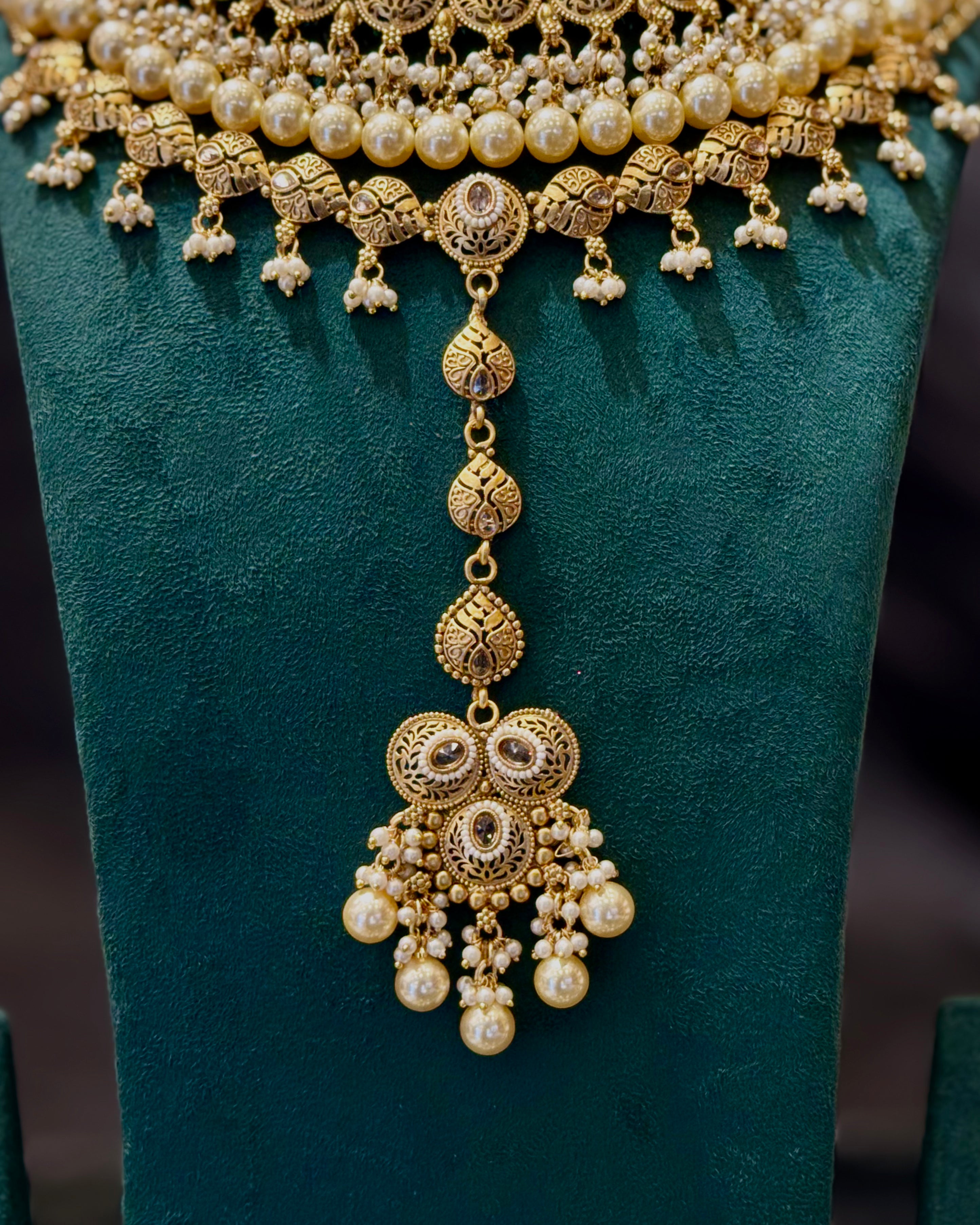 Traditional Bridal Jewellery Set with Pearl Beads and Gold-Tone Pendant | L8238