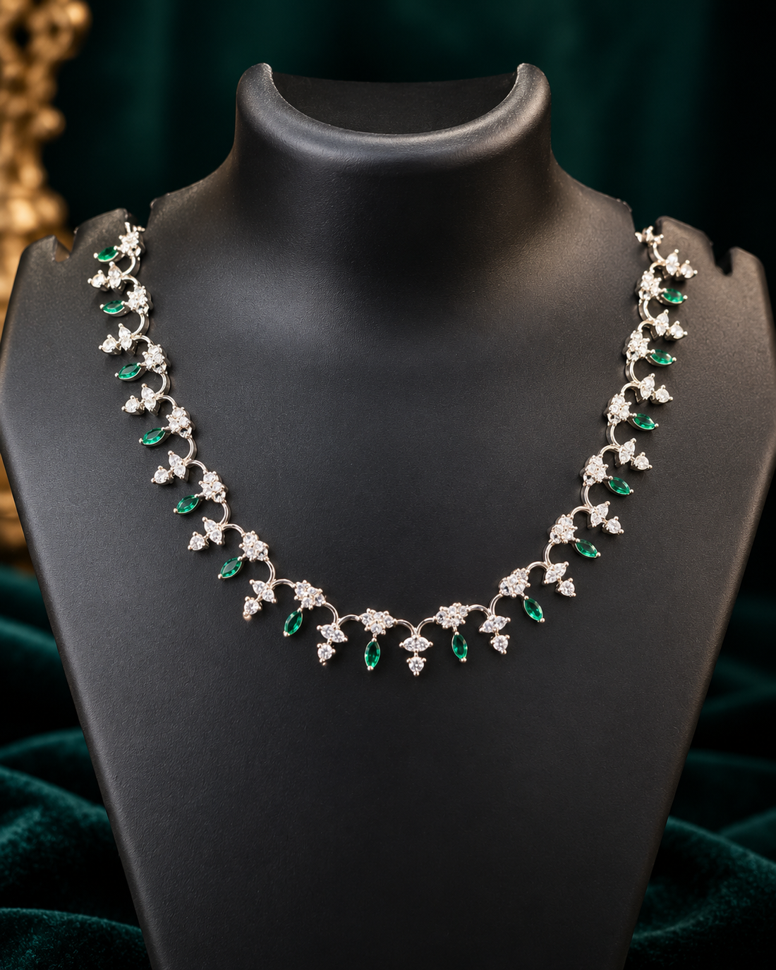 Elegant Emerald Green Stone Floral Necklace - Silver-Tone | L9019