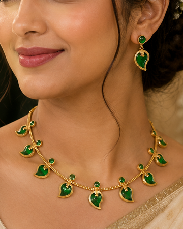 Antique Gold Emerald Green Paisley Choker Necklace Set with Drop Earrings | OLT7