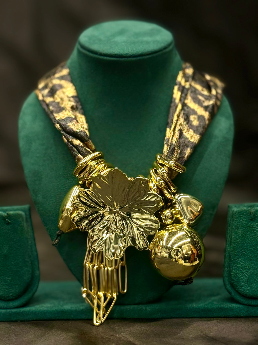 Black & Gold Statement Necklace - Floral Pendant Designer Jewellery | T302505720