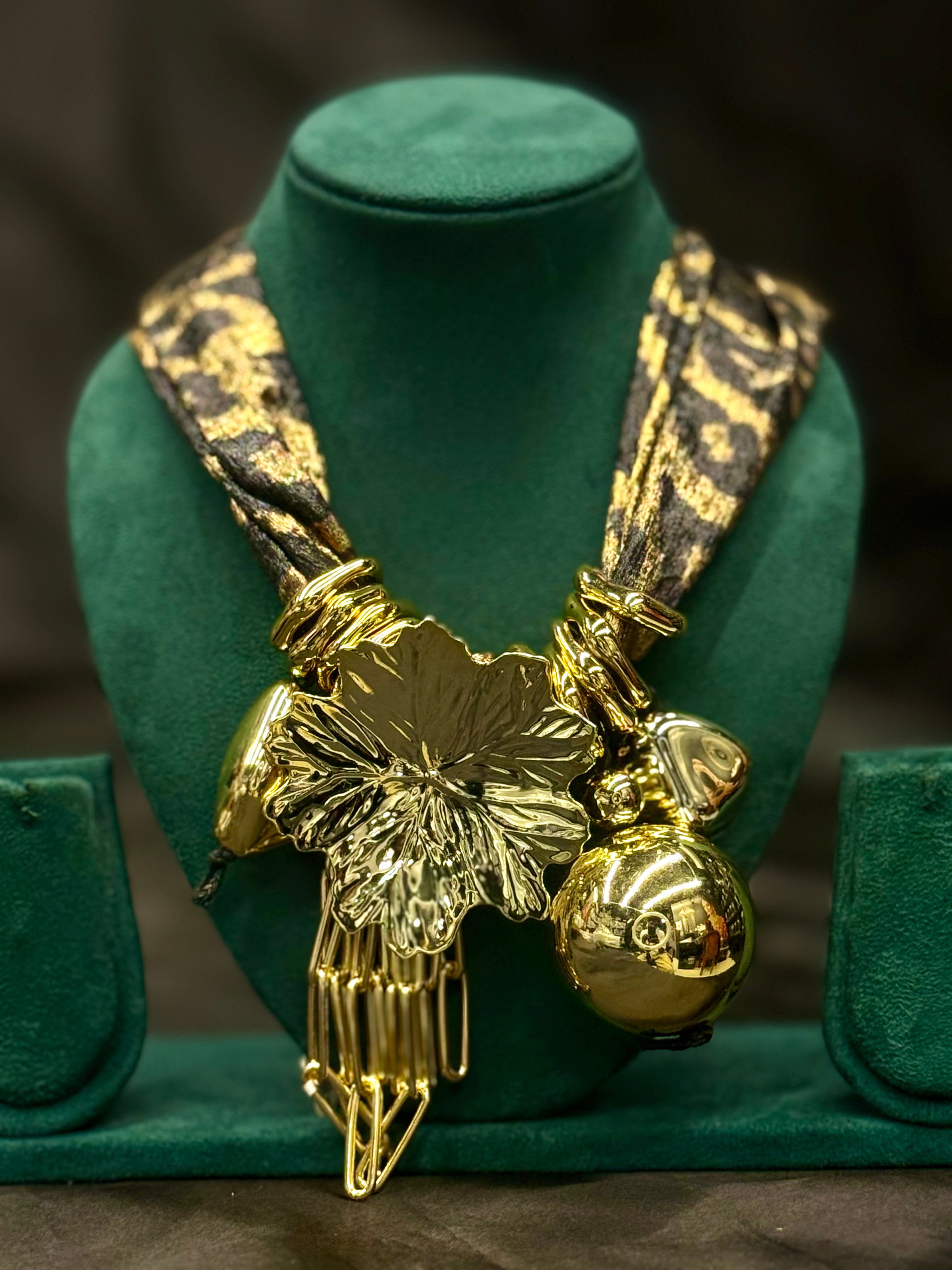Black & Gold Statement Necklace - Floral Pendant Designer Jewellery | T302505720