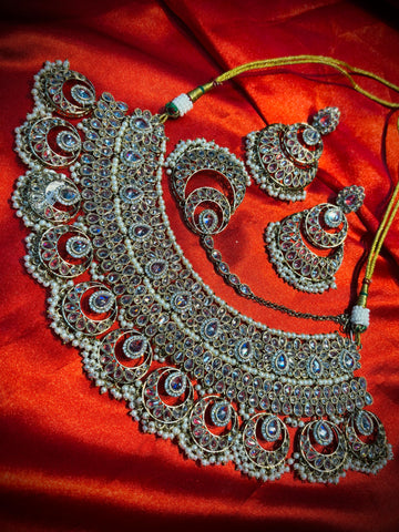 Royal Bridal Choker Set with Sparkling Stones – Luxurious Wedding Jewelry  |  LB228