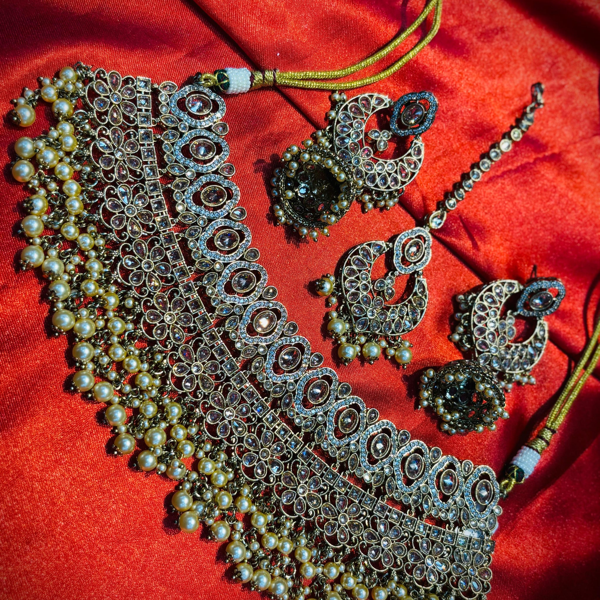 Elegant Bridal Choker Set with Sparkling Stones  |  LB223