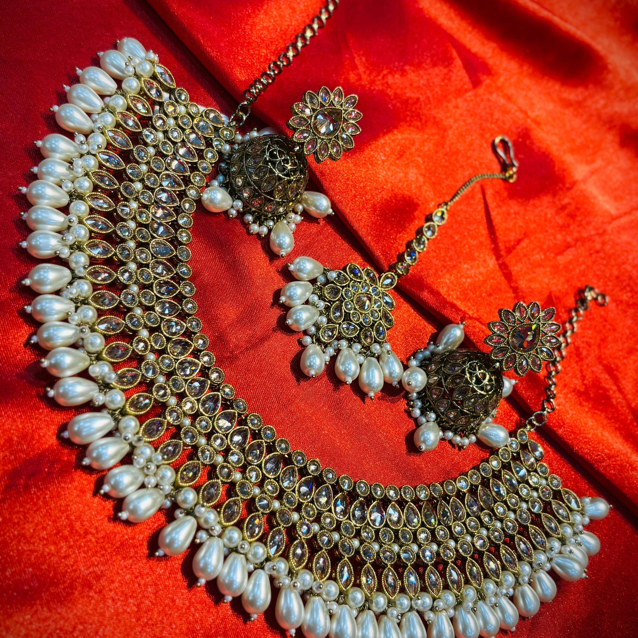 Luxury Bridal Choker Necklace Set with Shimmering Stones  |  LB224