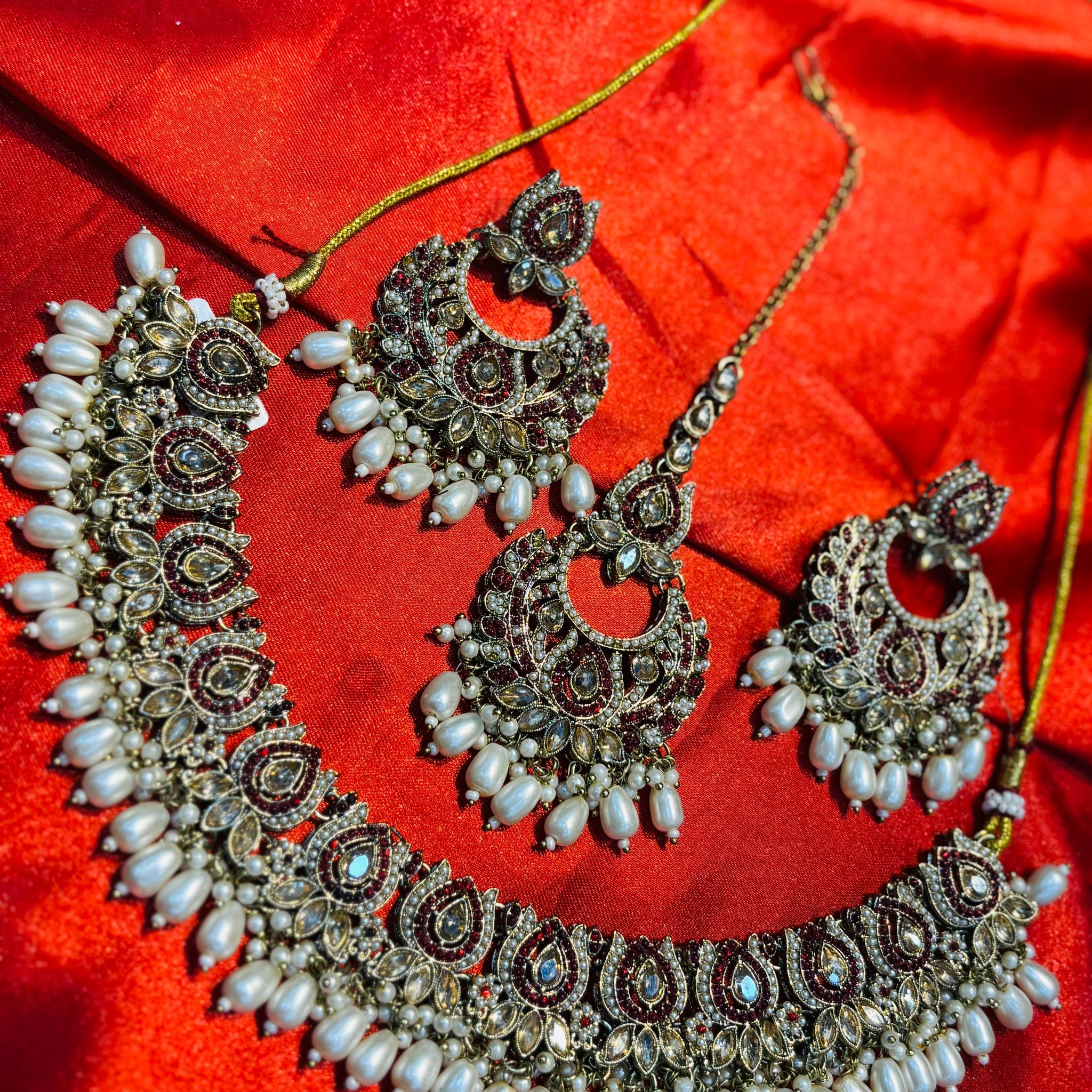 Exquisite Bridal Choker Set with Sparkling Stones  |  LB226