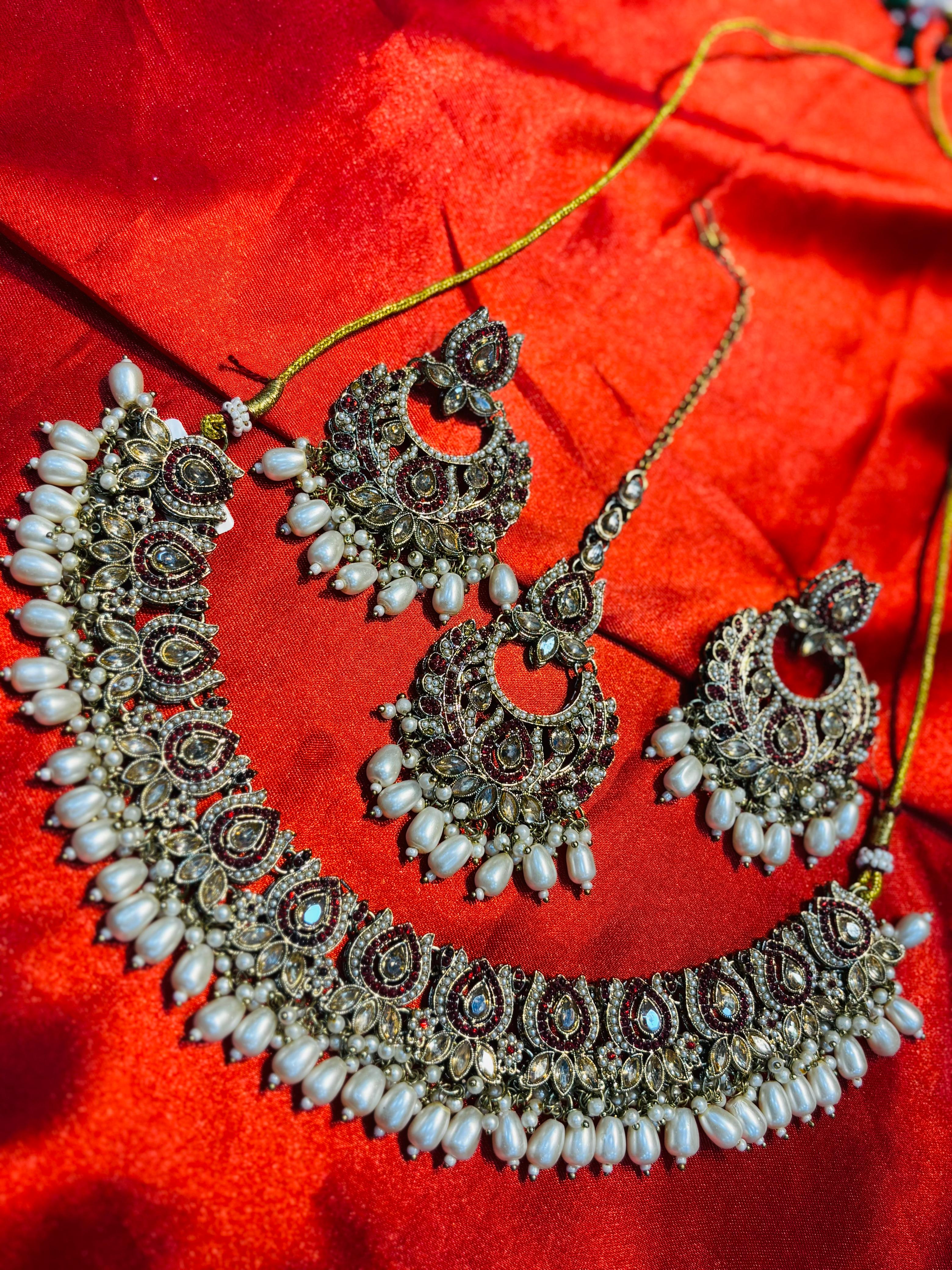 Exquisite Bridal Choker Set with Sparkling Stones  |  LB226