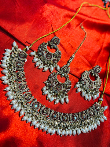 Exquisite Bridal Choker Set with Sparkling Stones  |  LB226