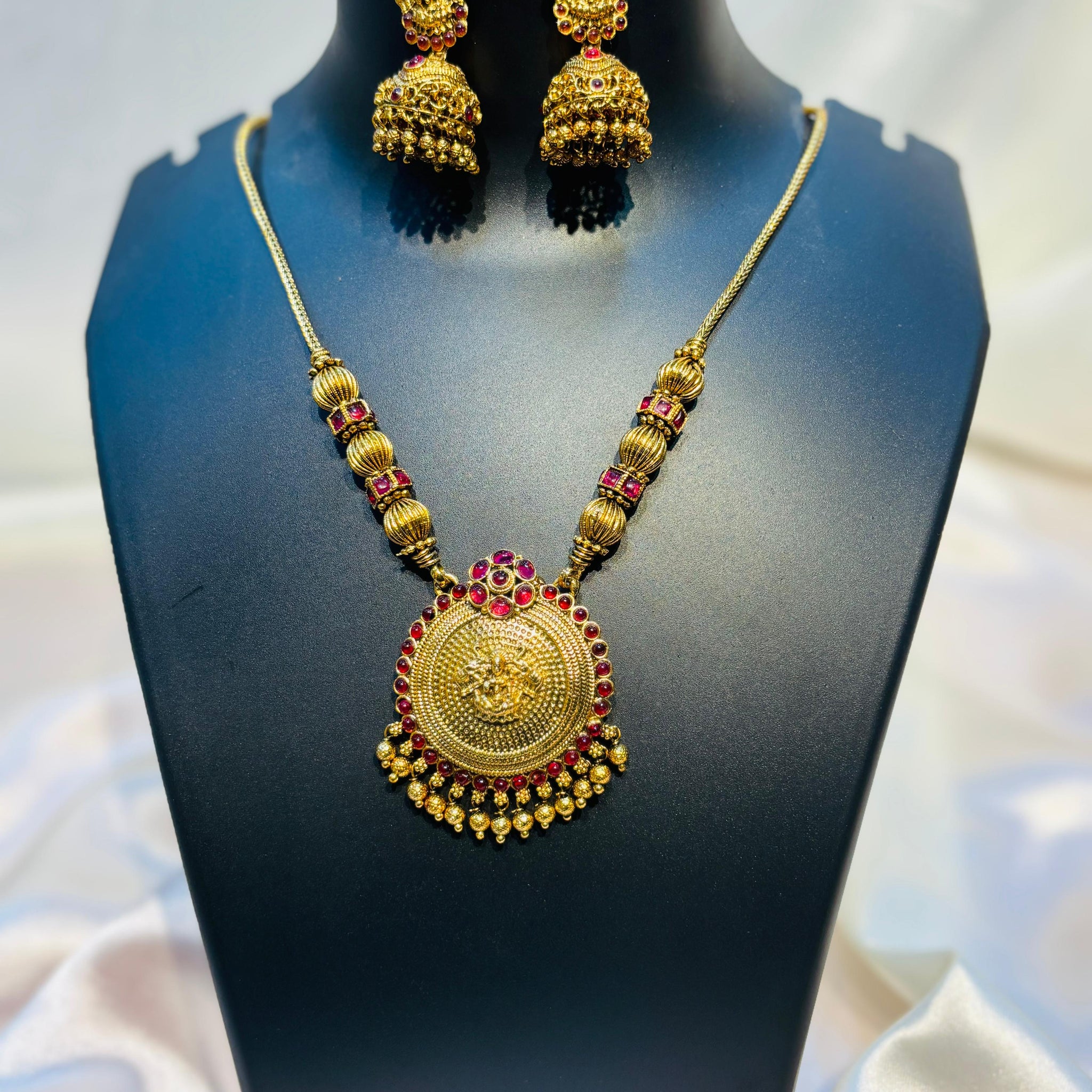 Trendy Women’s Long Chain Necklace – Fashionable Statement Jewelry |  LB232