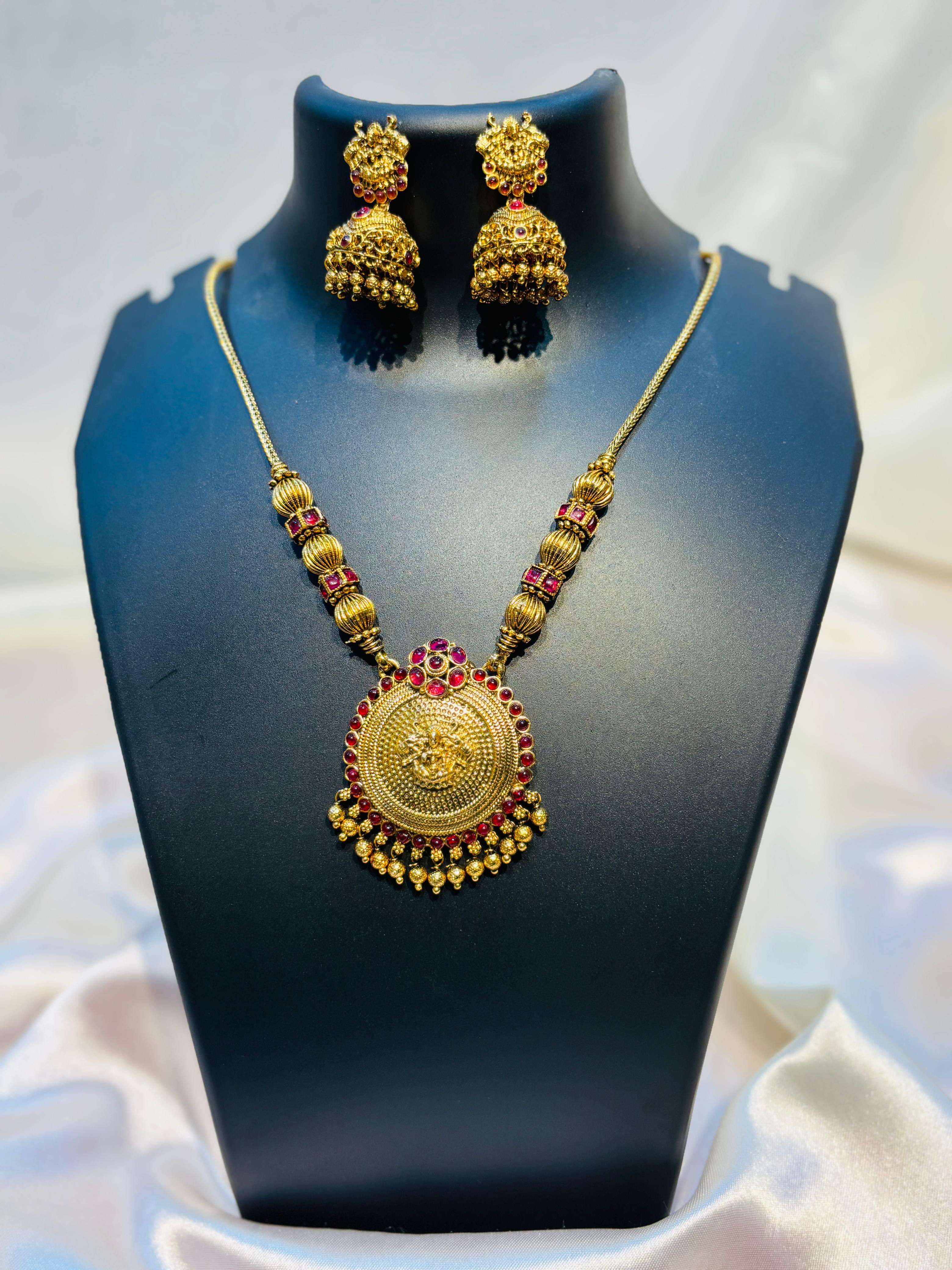 Trendy Women’s Long Chain Necklace – Fashionable Statement Jewelry |  LB232