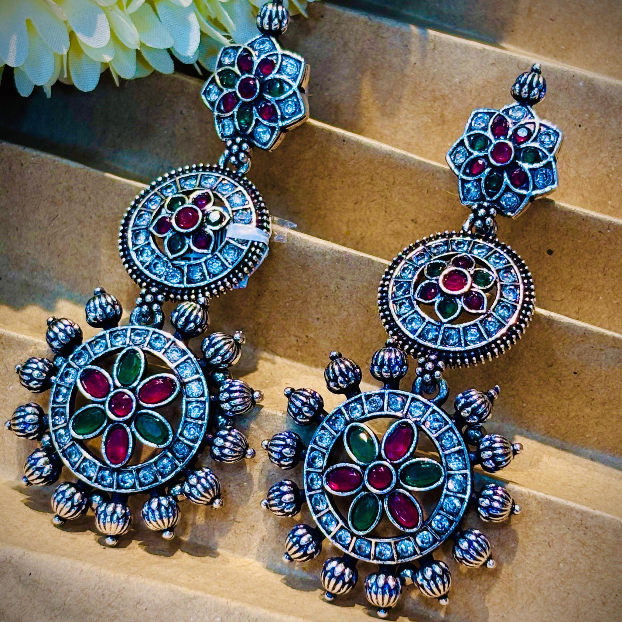 BLACK METAL STONE EARRINGS -LLB270