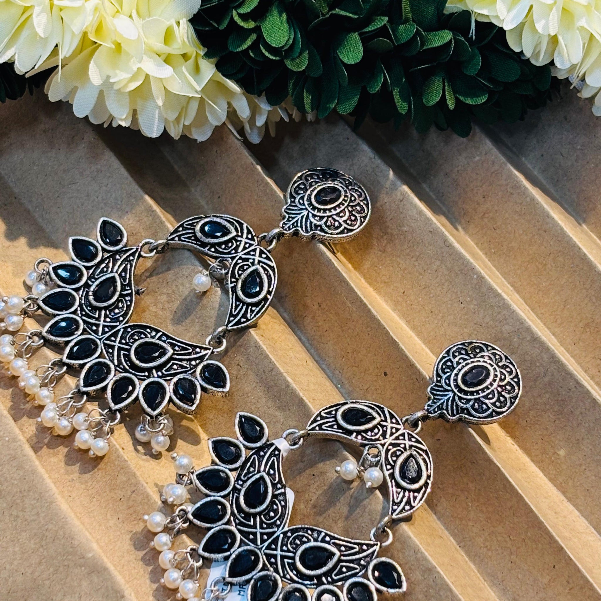 BLACK METAL EARRINGS-LLB267