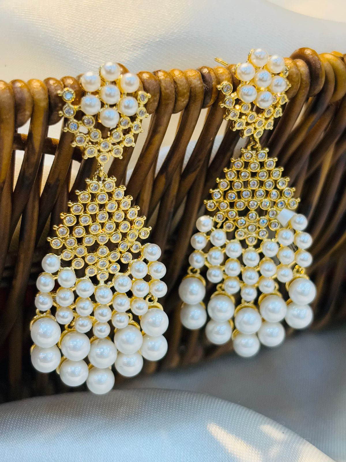 GOLDEN WHITE PEARLS  EARRINGS-LLB 272