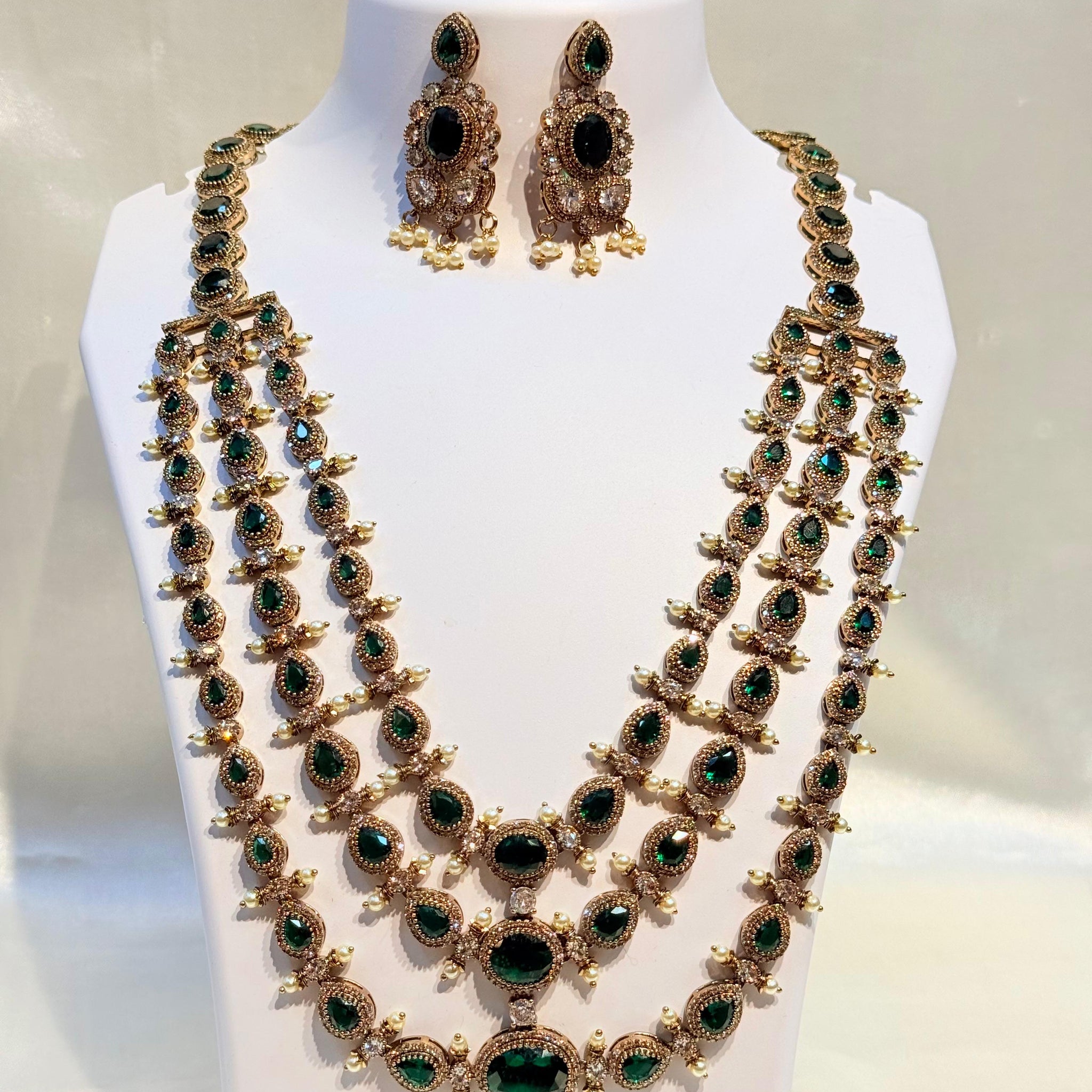 MULTI -LAYERED VICTORIAN  STYLE NECKLACE SET  -LLB 278