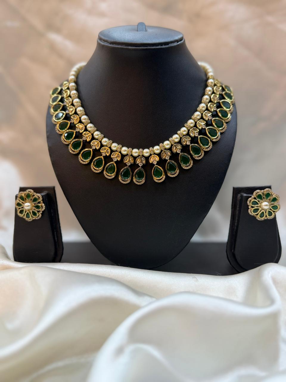 CLASSIC WHITE PEARL NECKLACE WITH GREENSTONES LLB-285