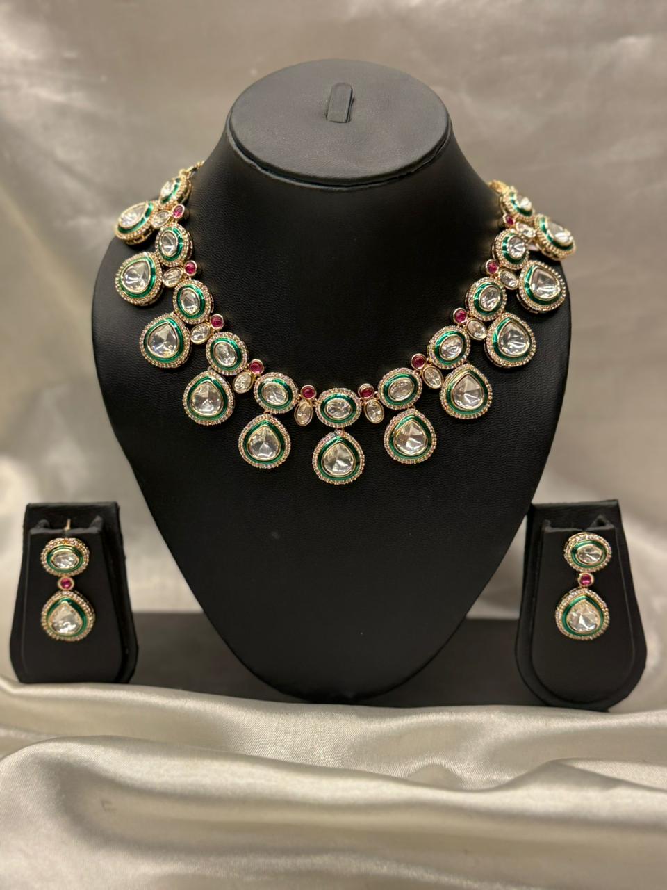 PREMIUM KUNDAN STONE GOLD FINISH NECKLACE SET LLB-296