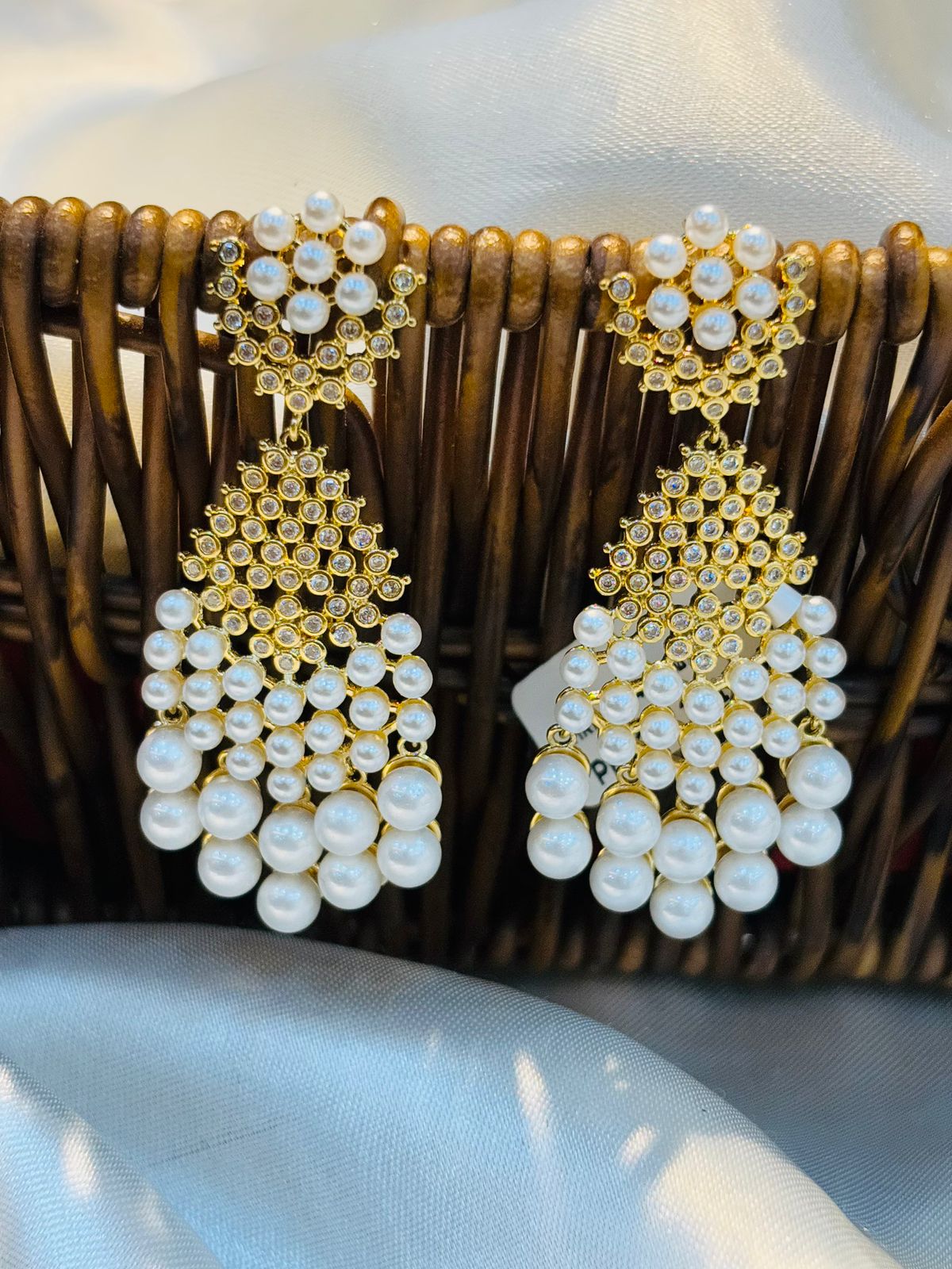 GOLDEN WHITE PEARLS  EARRINGS-LLB 272