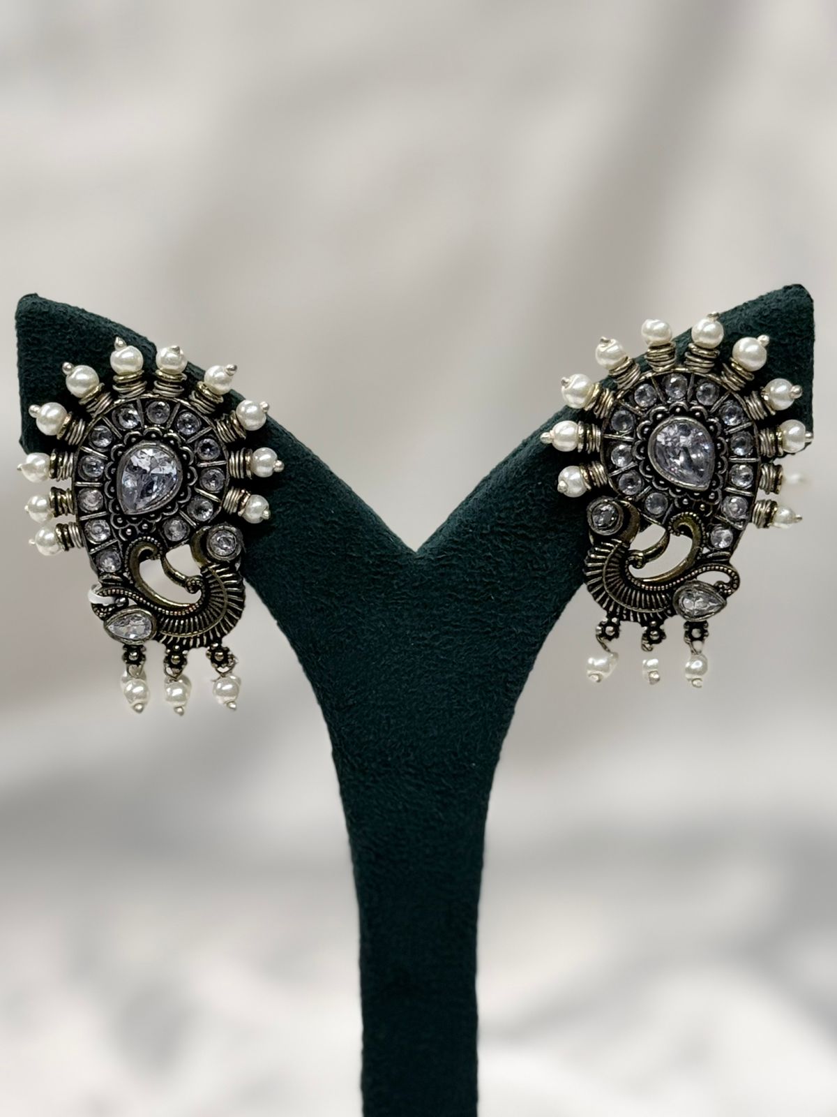 Oxidised Silver Kundan Stud Earrings with Pearl Detailing,llb615