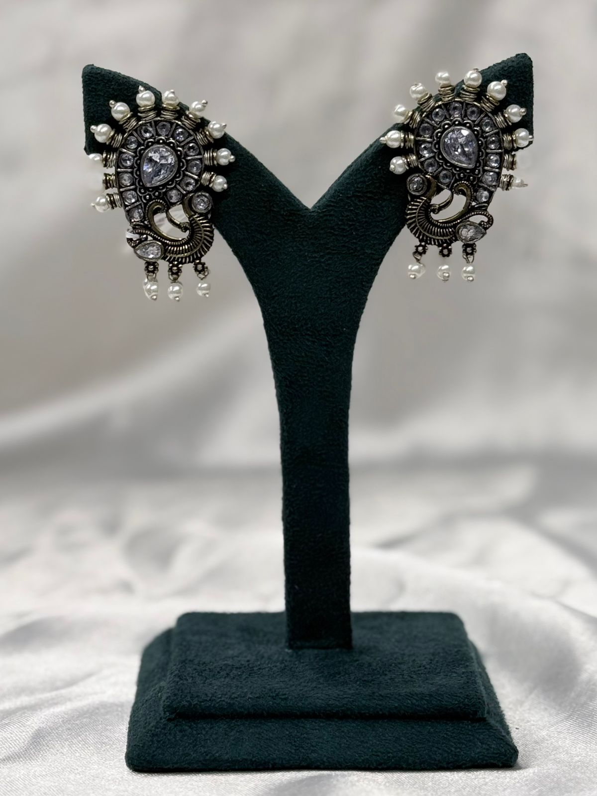 Oxidised Silver Kundan Stud Earrings with Pearl Detailing,llb615