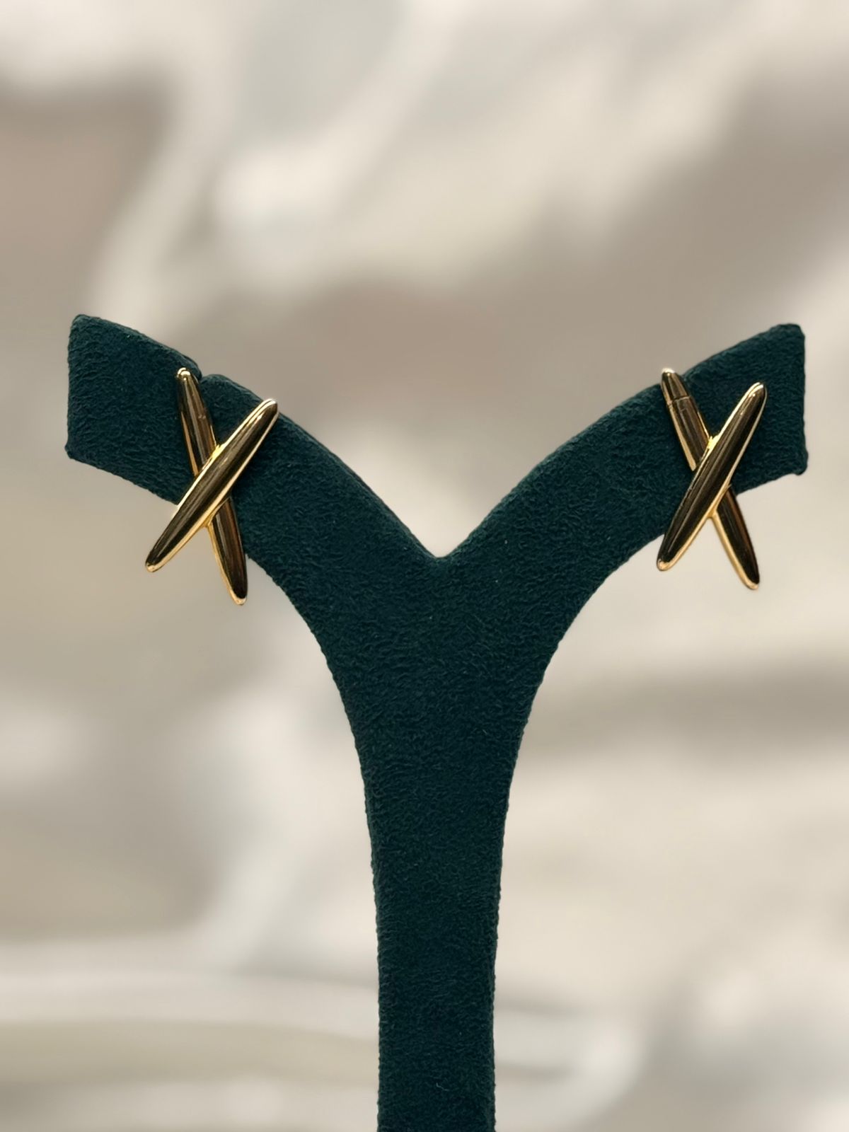 Modernist Sculptural Gold & Obsidian-Tone Drop Earrings,llb787