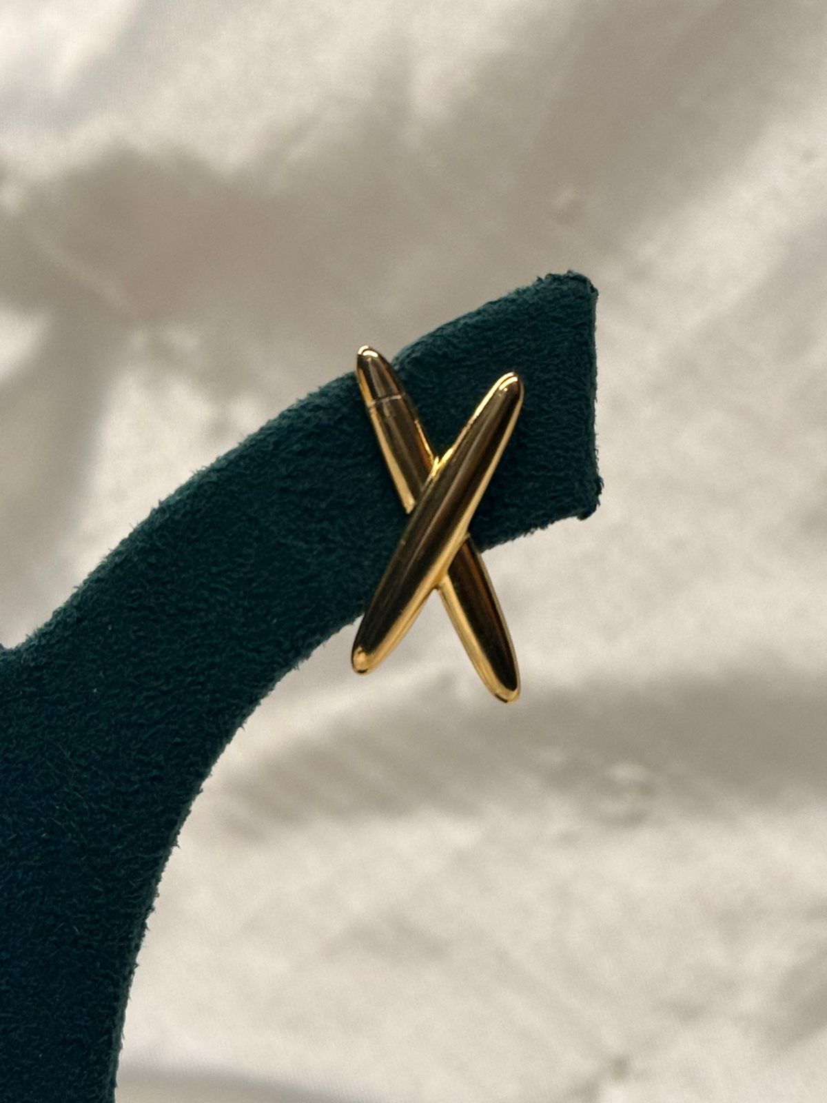 Modernist Sculptural Gold & Obsidian-Tone Drop Earrings,llb787
