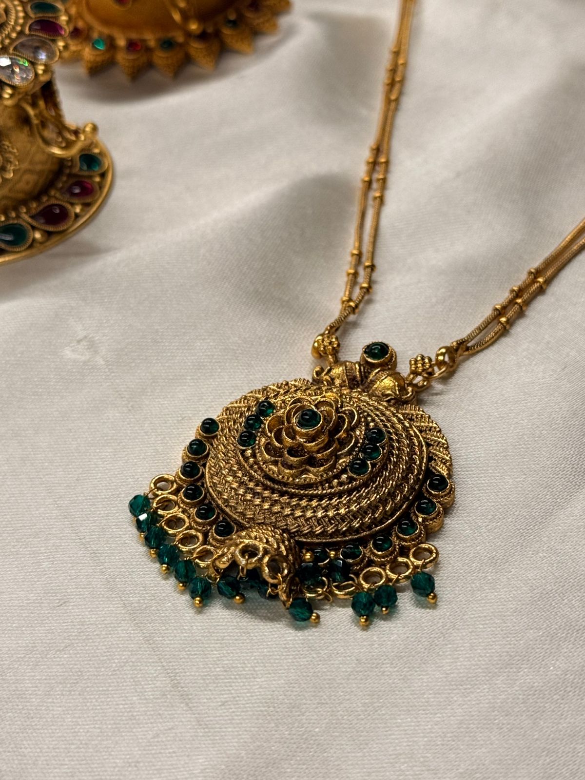 vishu collection,Antique Gold Floral Pendant Necklace Set,llb839