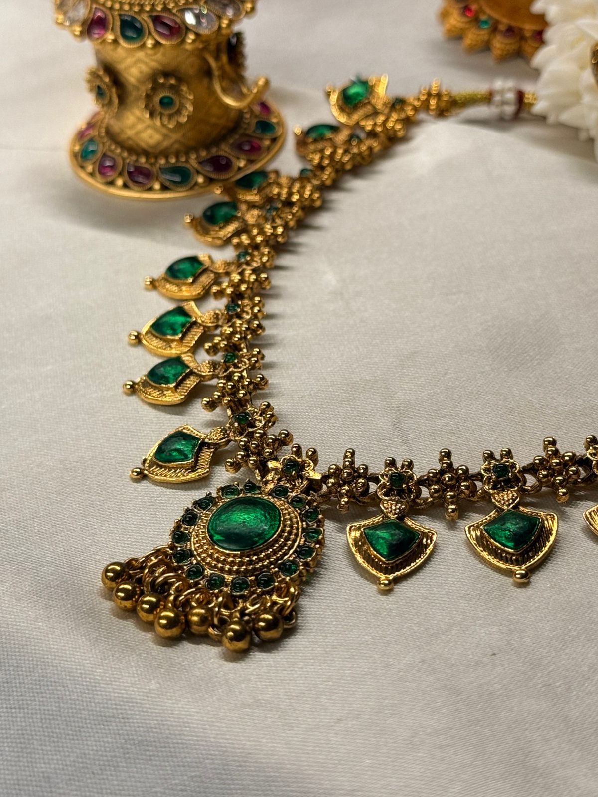 vishu collectionm,Emerald Green Stone Antique Necklace Set,llb838